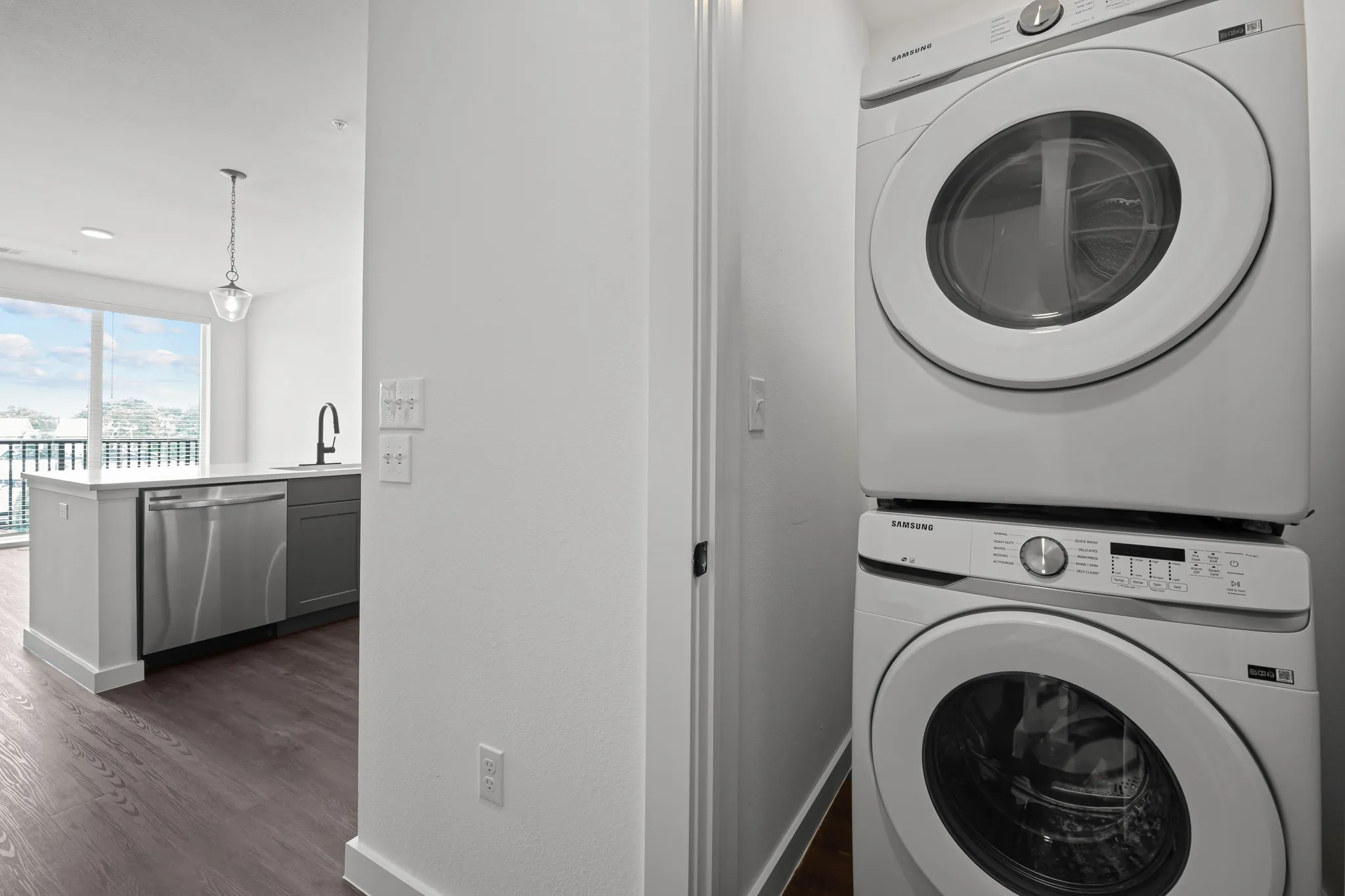 Apartment For Rent in Dallas County , 1100 N Zang Boulevard 503, Dallas, Texas 75203, 1 Bedroom, 1 Bathroom, Garage spaces, 717 Sqft, built in 2023, mls#21378876, Real Estate Agent in Dallas, Homes For Rent in Dallas county, Homes For Rent in Dallas, Realtor in Dallas Texas, Real Estate Brokerage Independent Realty Texas, Luminita Cordes Realtor
