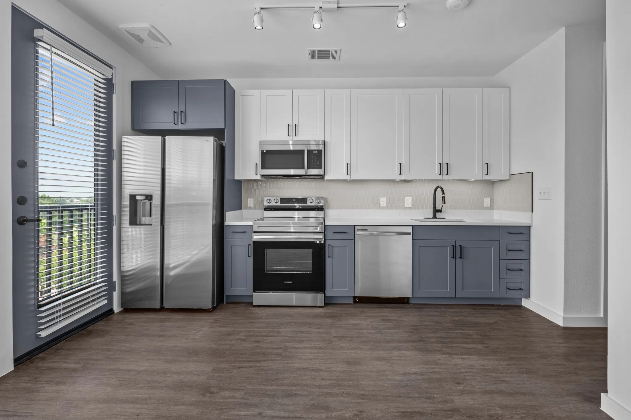 Apartment For Rent in Dallas County , 1100 N Zang Boulevard 503, Dallas, Texas 75203, 1 Bedroom, 1 Bathroom, Garage spaces, 717 Sqft, built in 2023, mls#21378876, Real Estate Agent in Dallas, Homes For Rent in Dallas county, Homes For Rent in Dallas, Realtor in Dallas Texas, Real Estate Brokerage Independent Realty Texas, Luminita Cordes Realtor