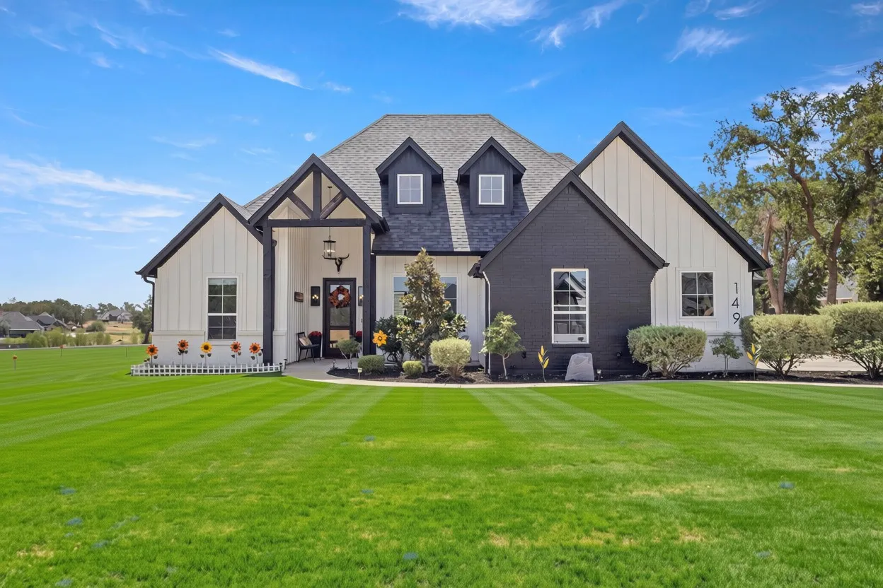 Single Family Residence For Sale in Parker County , 149 Clayton Crossing, Springtown, Texas 76082, 4 Bedroom, 2 Bathroom, 2 Garage spaces, 2,126 Sqft, built in 2022, mls#21378557, Real Estate Agent in Springtown, Homes For Sale in Parker county, Homes For Sale in Springtown, Realtor in Springtown Texas, Real Estate Brokerage Independent Realty Texas, Luminita Cordes Realtor