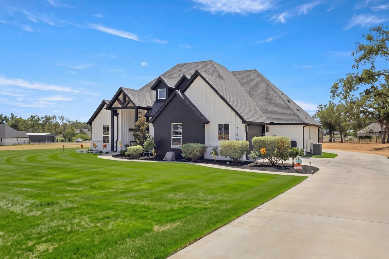Single Family Residence For Sale in Parker County , 149 Clayton Crossing, Springtown, Texas 76082, 4 Bedroom, 2 Bathroom, 2 Garage spaces, 2,126 Sqft, built in 2022, mls#21378557, Real Estate Agent in Springtown, Homes For Sale in Parker county, Homes For Sale in Springtown, Realtor in Springtown Texas, Real Estate Brokerage Independent Realty Texas, Luminita Cordes Realtor
