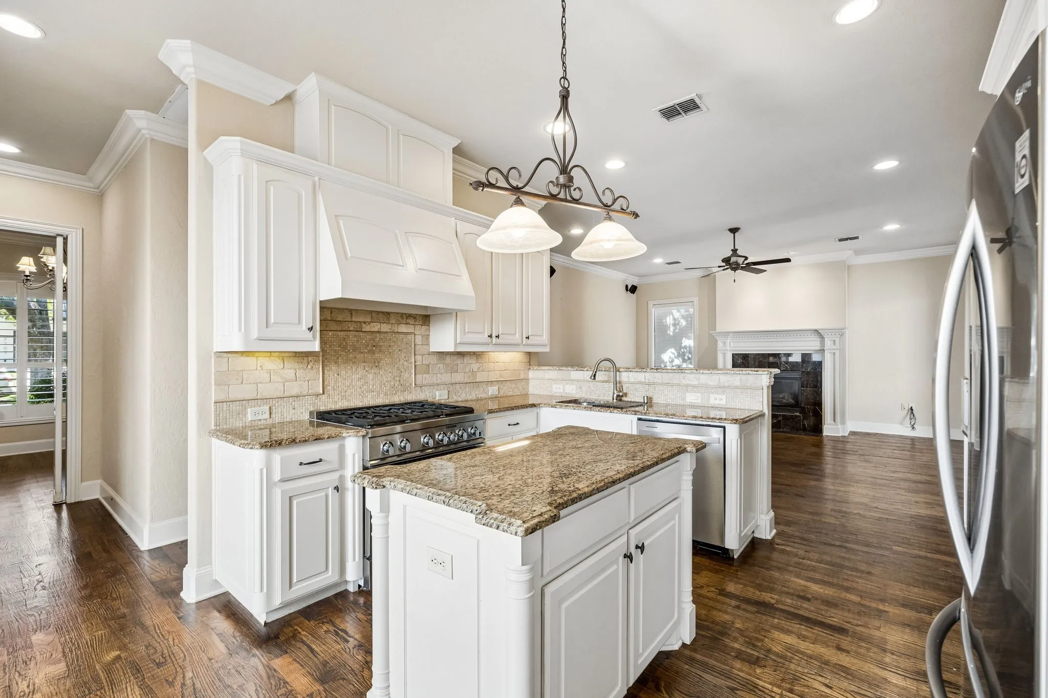 Single Family Residence For Rent in Dallas County , 7202 Casa Loma Avenue, Dallas, Texas 75214, 4 Bedroom, 4 Bathroom, 2 Garage spaces, 2,991 Sqft, built in 2006, mls#21377778, Real Estate Agent in Dallas, Homes For Rent in Dallas county, Homes For Rent in Dallas, Realtor in Dallas Texas, Real Estate Brokerage Independent Realty Texas, Luminita Cordes Realtor