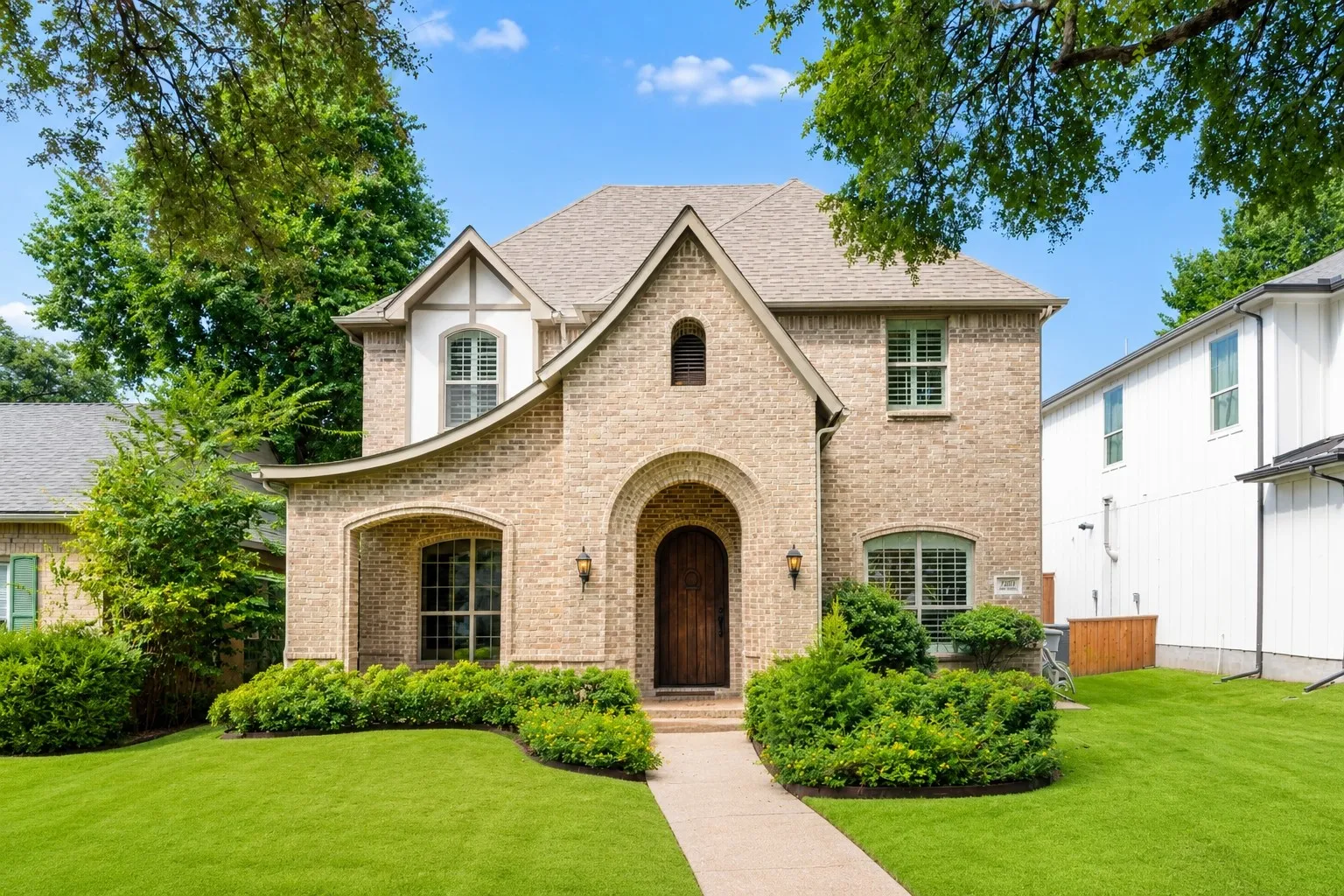 Single Family Residence For Rent in Dallas County , 7202 Casa Loma Avenue, Dallas, Texas 75214, 4 Bedroom, 4 Bathroom, 2 Garage spaces, 2,991 Sqft, built in 2006, mls#21377778, Real Estate Agent in Dallas, Homes For Rent in Dallas county, Homes For Rent in Dallas, Realtor in Dallas Texas, Real Estate Brokerage Independent Realty Texas, Luminita Cordes Realtor