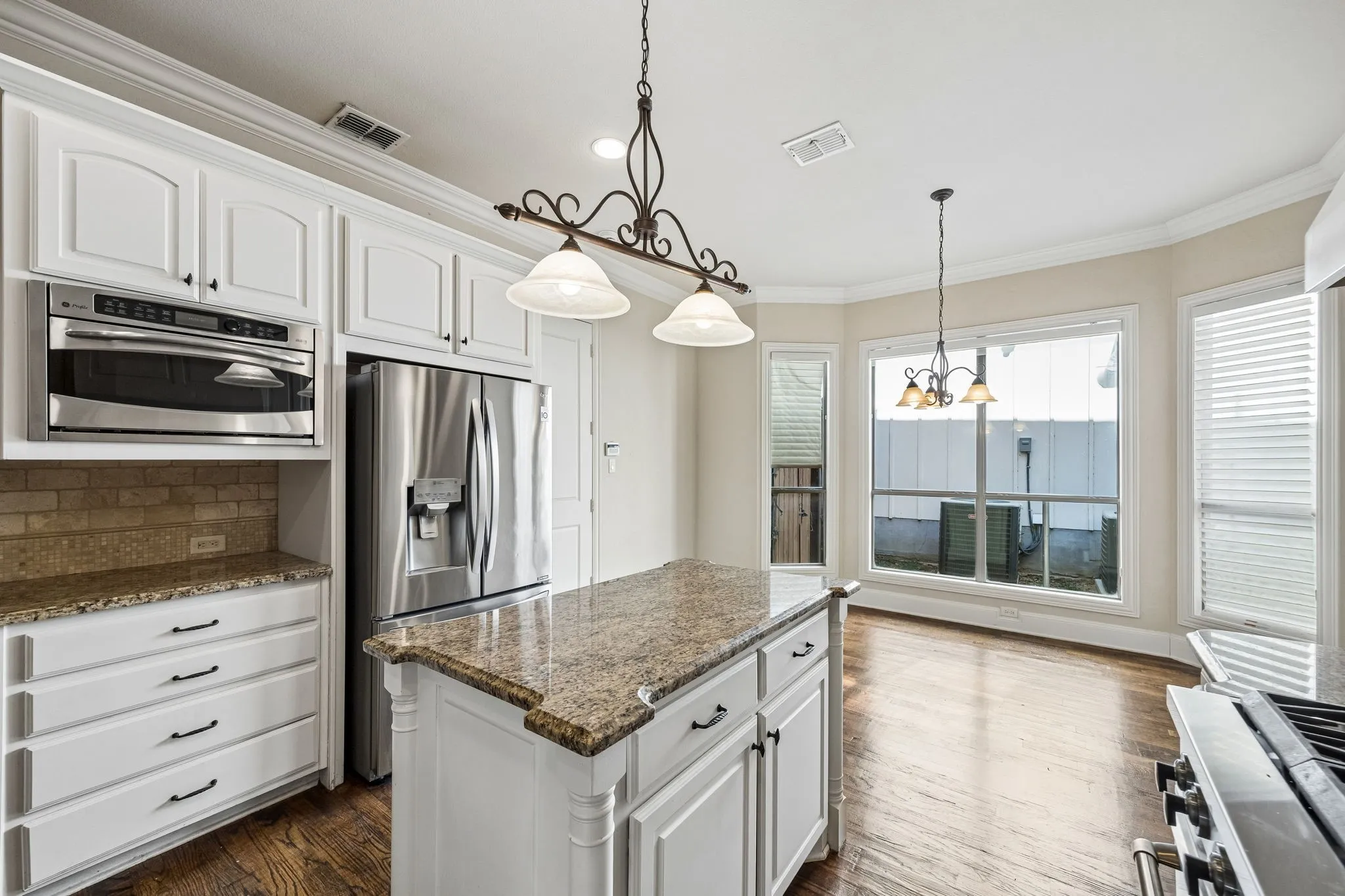 Single Family Residence For Rent in Dallas County , 7202 Casa Loma Avenue, Dallas, Texas 75214, 4 Bedroom, 4 Bathroom, 2 Garage spaces, 2,991 Sqft, built in 2006, mls#21377778, Real Estate Agent in Dallas, Homes For Rent in Dallas county, Homes For Rent in Dallas, Realtor in Dallas Texas, Real Estate Brokerage Independent Realty Texas, Luminita Cordes Realtor