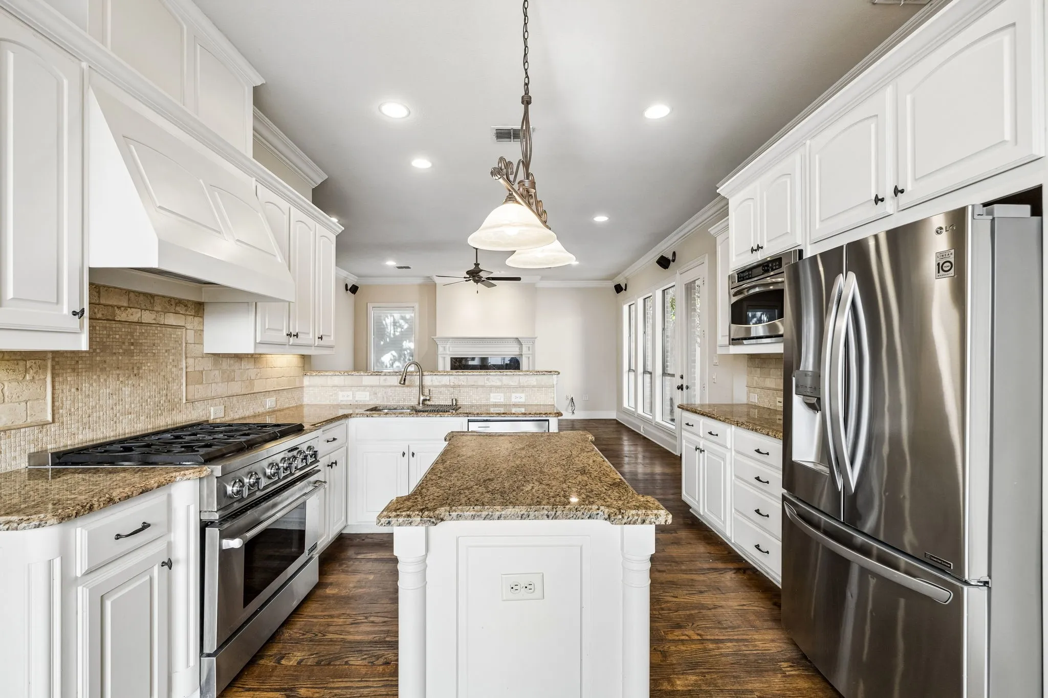 Single Family Residence For Rent in Dallas County , 7202 Casa Loma Avenue, Dallas, Texas 75214, 4 Bedroom, 4 Bathroom, 2 Garage spaces, 2,991 Sqft, built in 2006, mls#21377778, Real Estate Agent in Dallas, Homes For Rent in Dallas county, Homes For Rent in Dallas, Realtor in Dallas Texas, Real Estate Brokerage Independent Realty Texas, Luminita Cordes Realtor