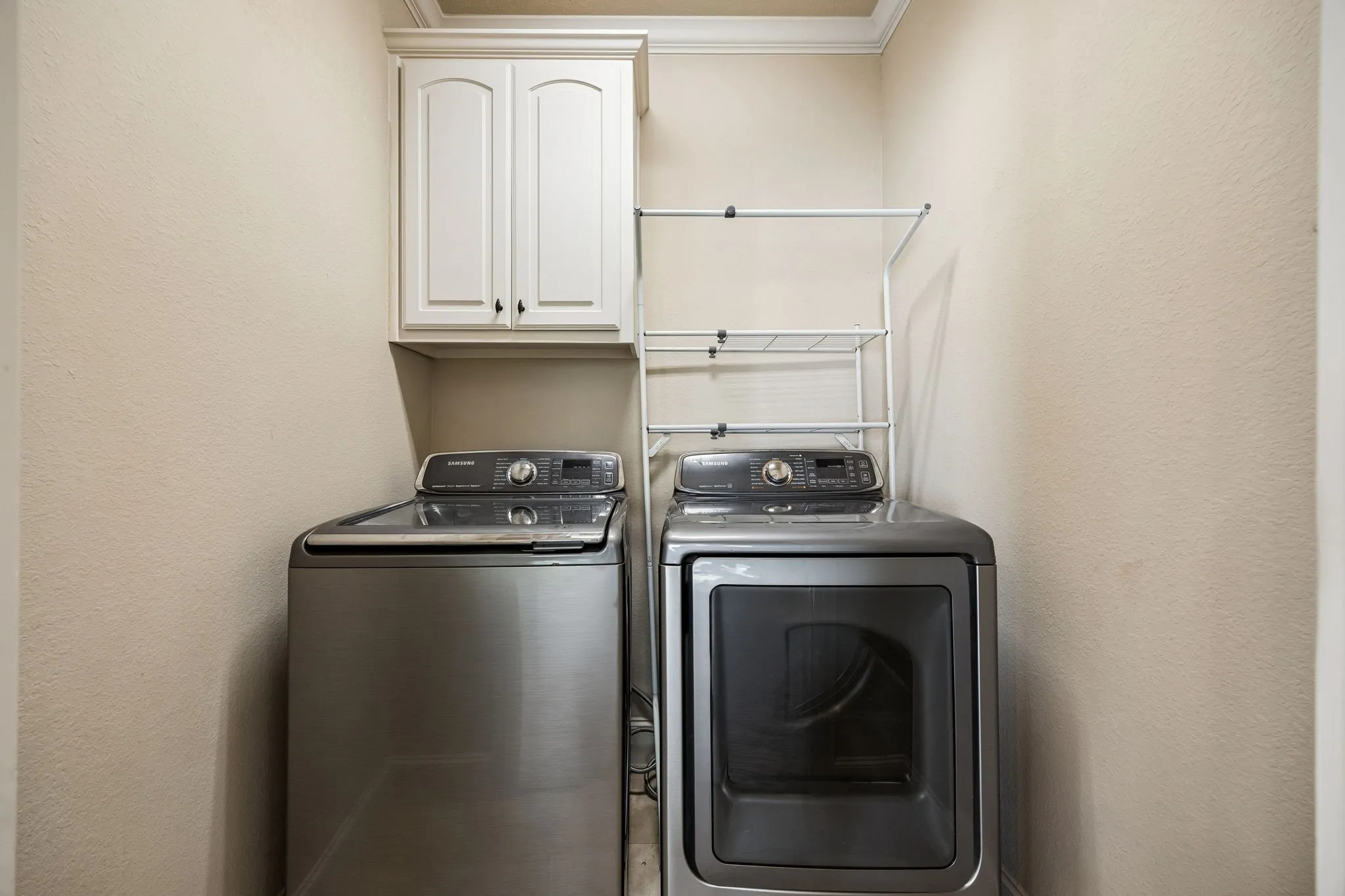 Single Family Residence For Rent in Dallas County , 7202 Casa Loma Avenue, Dallas, Texas 75214, 4 Bedroom, 4 Bathroom, 2 Garage spaces, 2,991 Sqft, built in 2006, mls#21377778, Real Estate Agent in Dallas, Homes For Rent in Dallas county, Homes For Rent in Dallas, Realtor in Dallas Texas, Real Estate Brokerage Independent Realty Texas, Luminita Cordes Realtor