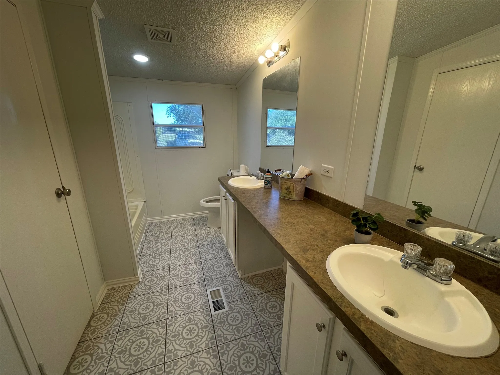 Mobile Home For Rent in Rockwall County , 4083 Fm 550, Royse City, Texas 75189, 4 Bedroom, 2 Bathroom, Garage spaces, 1,680 Sqft, built in 2008, mls#21378864, Real Estate Agent in Royse City, Homes For Rent in Rockwall county, Homes For Rent in Royse City, Realtor in Royse City Texas, Real Estate Brokerage Independent Realty Texas, Luminita Cordes Realtor