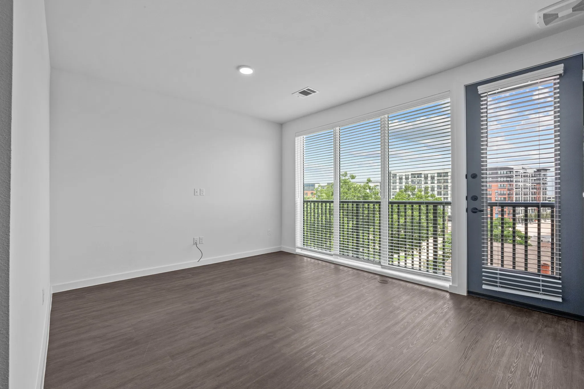 Apartment For Rent in Dallas County , 1100 N Zang Boulevard 502, Dallas, Texas 75203, 2 Bedroom, 2 Bathroom, Garage spaces, 1,171 Sqft, built in 2023, mls#21378897, Real Estate Agent in Dallas, Homes For Rent in Dallas county, Homes For Rent in Dallas, Realtor in Dallas Texas, Real Estate Brokerage Independent Realty Texas, Luminita Cordes Realtor