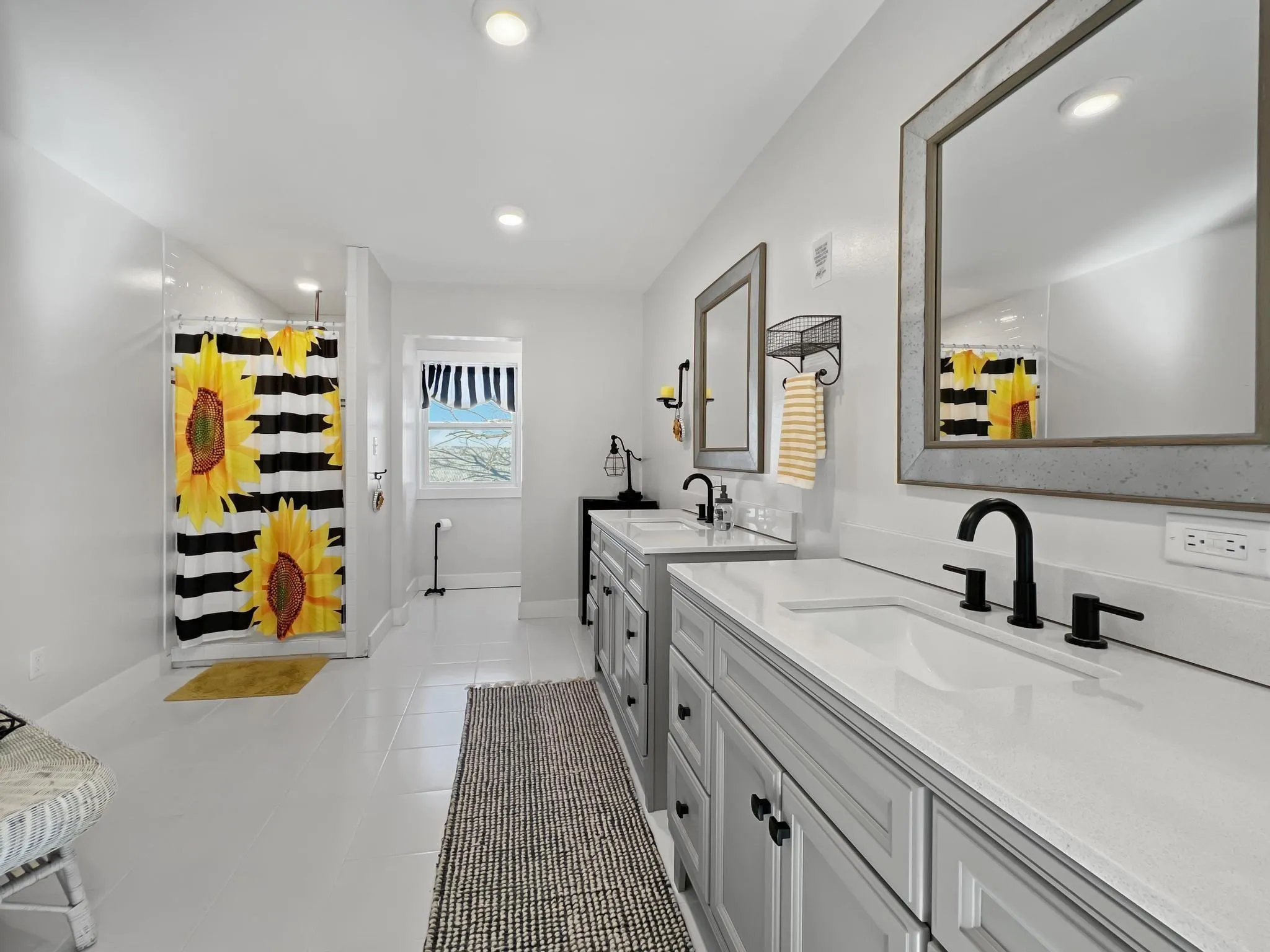 Single Family Residence For Sale in Van Zandt County , 1210 VZ County Road 2316, Canton, Texas 75103, 5 Bedroom, 3 Bathroom, Garage spaces, 3,904 Sqft, built in 1973, mls#21377912, Real Estate Agent in Canton, Homes For Sale in Van Zandt county, Homes For Sale in Canton, Realtor in Canton Texas, Real Estate Brokerage Independent Realty Texas, Luminita Cordes Realtor