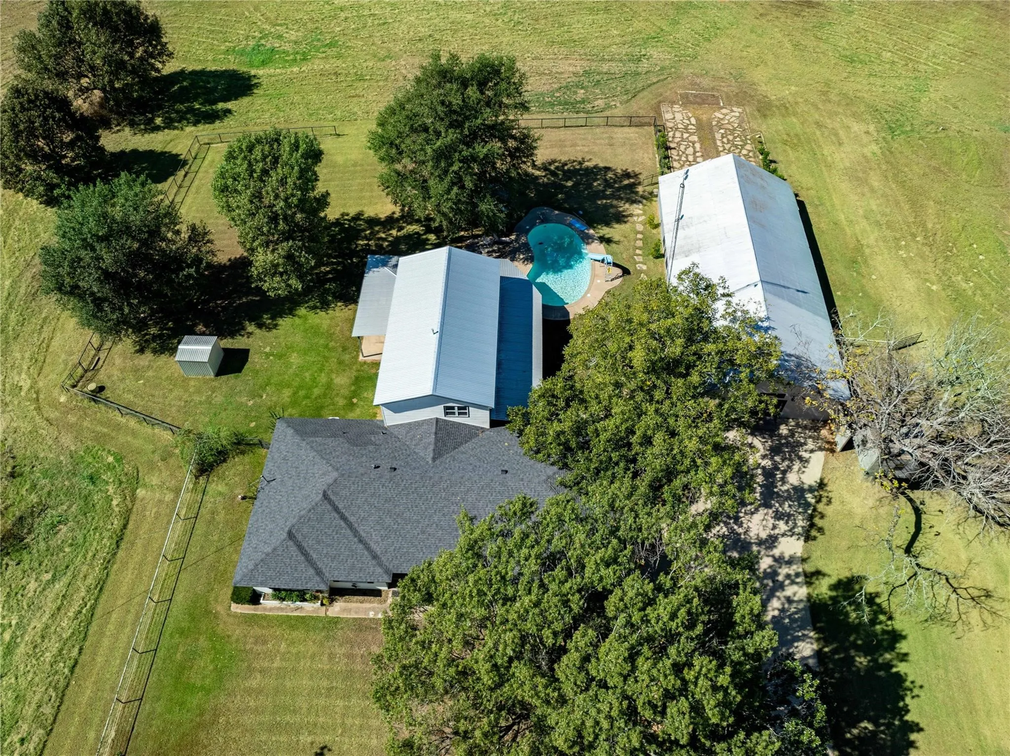 Single Family Residence For Sale in Van Zandt County , 1210 VZ County Road 2316, Canton, Texas 75103, 5 Bedroom, 3 Bathroom, Garage spaces, 3,904 Sqft, built in 1973, mls#21377912, Real Estate Agent in Canton, Homes For Sale in Van Zandt county, Homes For Sale in Canton, Realtor in Canton Texas, Real Estate Brokerage Independent Realty Texas, Luminita Cordes Realtor