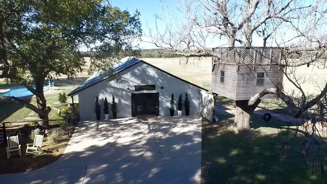 Single Family Residence For Sale in Van Zandt County , 1210 VZ County Road 2316, Canton, Texas 75103, 5 Bedroom, 3 Bathroom, Garage spaces, 3,904 Sqft, built in 1973, mls#21377912, Real Estate Agent in Canton, Homes For Sale in Van Zandt county, Homes For Sale in Canton, Realtor in Canton Texas, Real Estate Brokerage Independent Realty Texas, Luminita Cordes Realtor