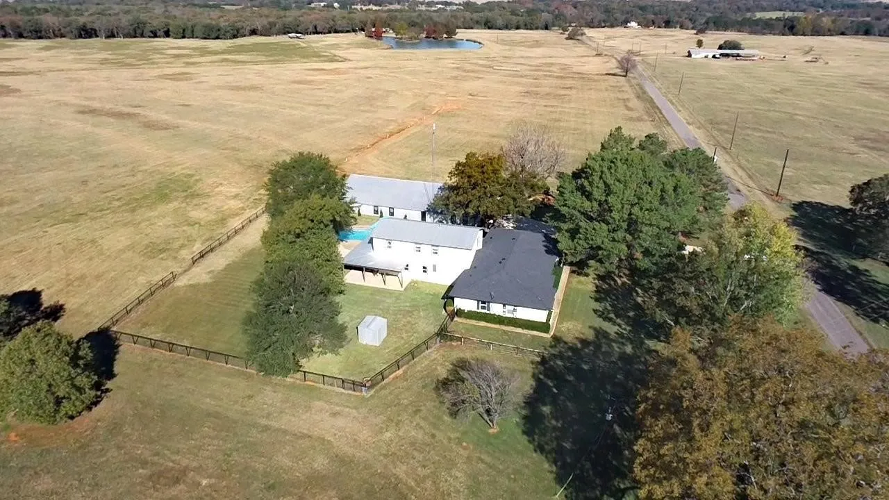 Single Family Residence For Sale in Van Zandt County , 1210 VZ County Road 2316, Canton, Texas 75103, 5 Bedroom, 3 Bathroom, Garage spaces, 3,904 Sqft, built in 1973, mls#21377912, Real Estate Agent in Canton, Homes For Sale in Van Zandt county, Homes For Sale in Canton, Realtor in Canton Texas, Real Estate Brokerage Independent Realty Texas, Luminita Cordes Realtor