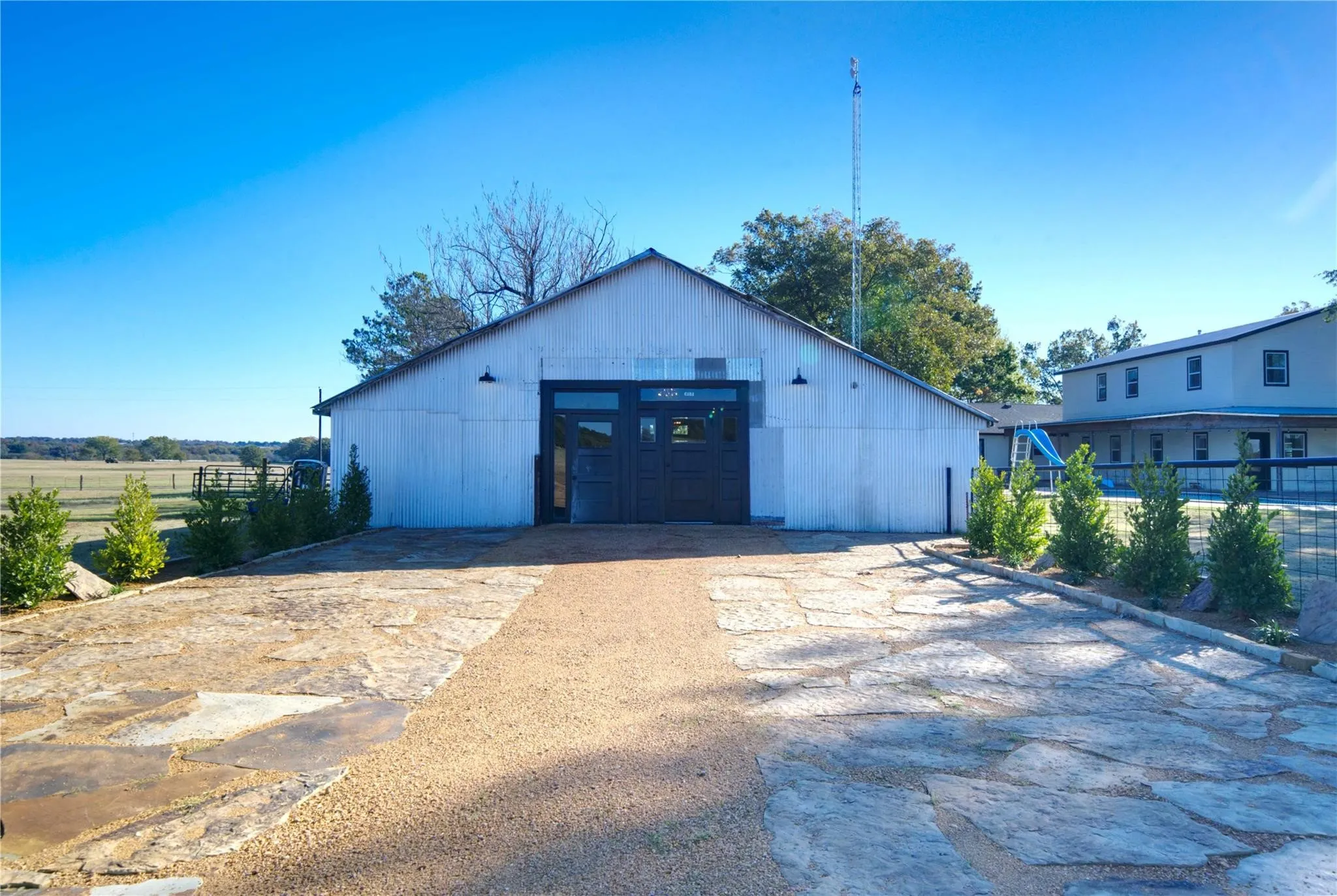 Single Family Residence For Sale in Van Zandt County , 1210 VZ County Road 2316, Canton, Texas 75103, 5 Bedroom, 3 Bathroom, Garage spaces, 3,904 Sqft, built in 1973, mls#21377912, Real Estate Agent in Canton, Homes For Sale in Van Zandt county, Homes For Sale in Canton, Realtor in Canton Texas, Real Estate Brokerage Independent Realty Texas, Luminita Cordes Realtor