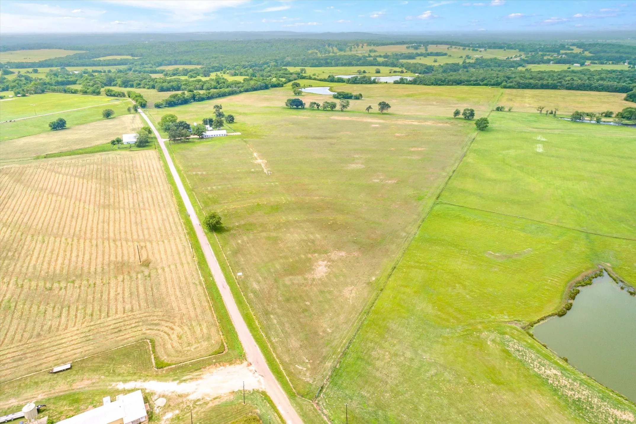 Single Family Residence For Sale in Van Zandt County , 1210 VZ County Road 2316, Canton, Texas 75103, 5 Bedroom, 3 Bathroom, Garage spaces, 3,904 Sqft, built in 1973, mls#21377912, Real Estate Agent in Canton, Homes For Sale in Van Zandt county, Homes For Sale in Canton, Realtor in Canton Texas, Real Estate Brokerage Independent Realty Texas, Luminita Cordes Realtor
