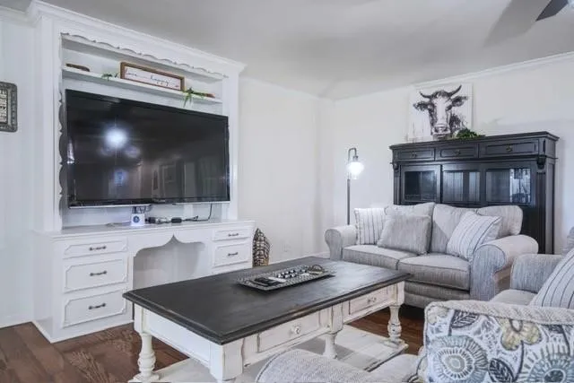 Single Family Residence For Sale in Van Zandt County , 1210 VZ County Road 2316, Canton, Texas 75103, 5 Bedroom, 3 Bathroom, Garage spaces, 3,904 Sqft, built in 1973, mls#21377912, Real Estate Agent in Canton, Homes For Sale in Van Zandt county, Homes For Sale in Canton, Realtor in Canton Texas, Real Estate Brokerage Independent Realty Texas, Luminita Cordes Realtor