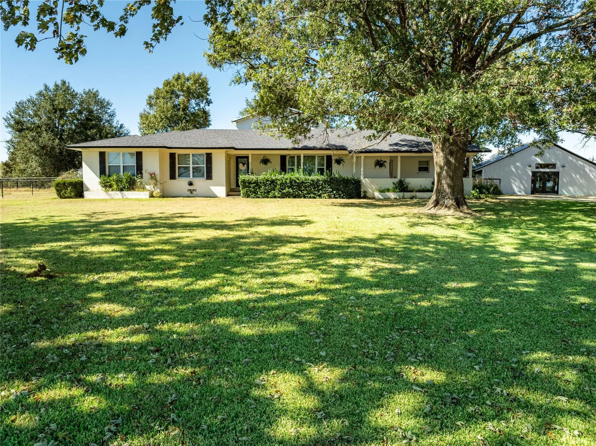 Single Family Residence For Sale in Van Zandt County , 1210 VZ County Road 2316, Canton, Texas 75103, 5 Bedroom, 3 Bathroom, Garage spaces, 3,904 Sqft, built in 1973, mls#21377912, Real Estate Agent in Canton, Homes For Sale in Van Zandt county, Homes For Sale in Canton, Realtor in Canton Texas, Real Estate Brokerage Independent Realty Texas, Luminita Cordes Realtor