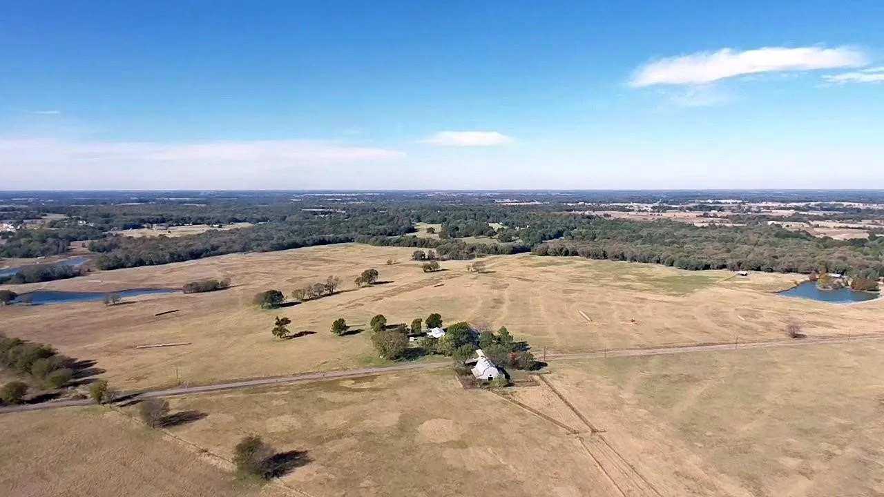 Single Family Residence For Sale in Van Zandt County , 1210 VZ County Road 2316, Canton, Texas 75103, 5 Bedroom, 3 Bathroom, Garage spaces, 3,904 Sqft, built in 1973, mls#21377912, Real Estate Agent in Canton, Homes For Sale in Van Zandt county, Homes For Sale in Canton, Realtor in Canton Texas, Real Estate Brokerage Independent Realty Texas, Luminita Cordes Realtor