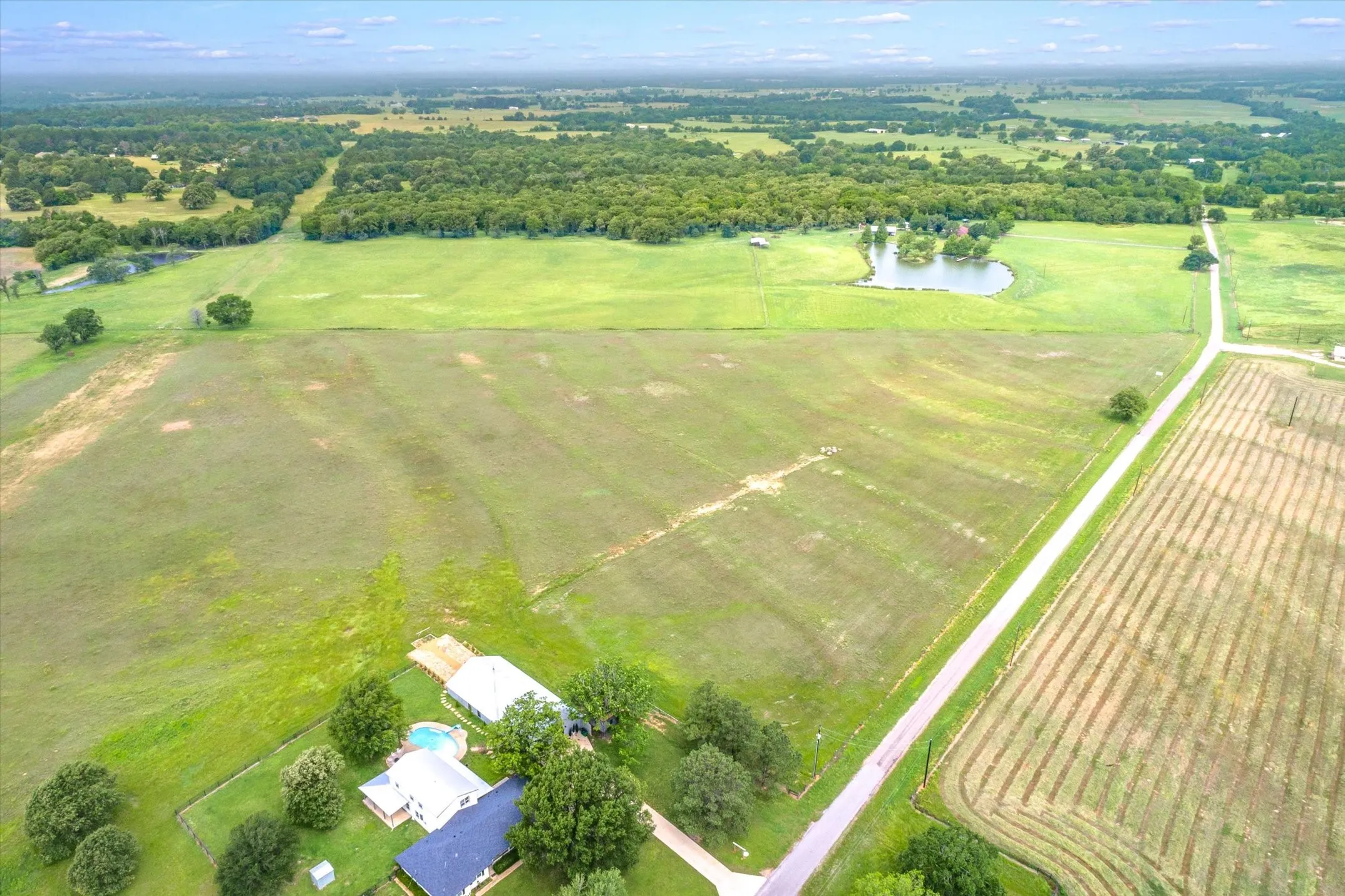 Single Family Residence For Sale in Van Zandt County , 1210 VZ County Road 2316, Canton, Texas 75103, 5 Bedroom, 3 Bathroom, Garage spaces, 3,904 Sqft, built in 1973, mls#21377912, Real Estate Agent in Canton, Homes For Sale in Van Zandt county, Homes For Sale in Canton, Realtor in Canton Texas, Real Estate Brokerage Independent Realty Texas, Luminita Cordes Realtor