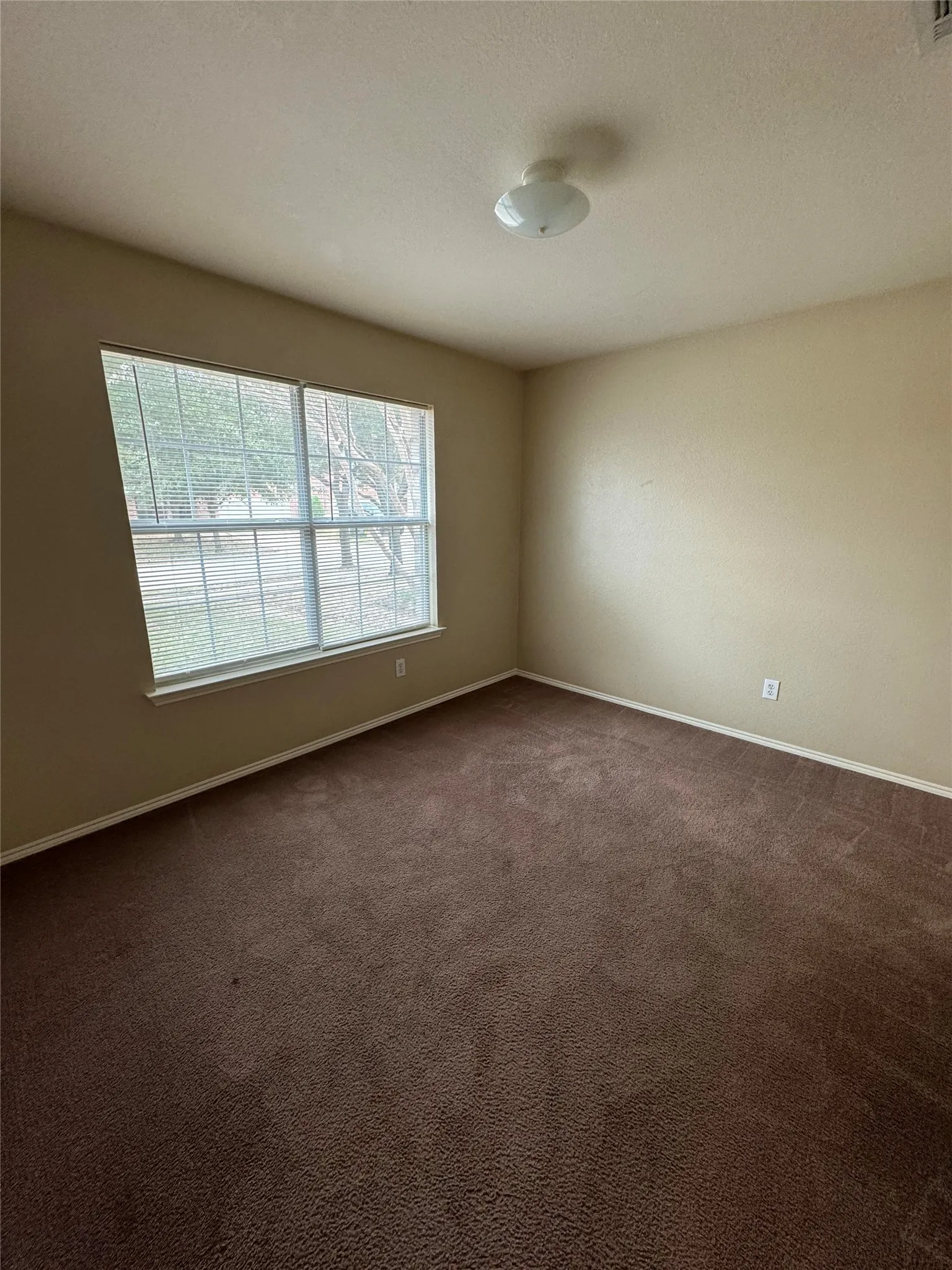 Single Family Residence For Rent in Kaufman County , 2009 Kings Forest Drive, Heartland, Texas 75126, 3 Bedroom, 2 Bathroom, 2 Garage spaces, 1,643 Sqft, built in 2007, mls#21378892, Real Estate Agent in Heartland, Homes For Rent in Kaufman county, Homes For Rent in Heartland, Realtor in Heartland Texas, Real Estate Brokerage Independent Realty Texas, Luminita Cordes Realtor