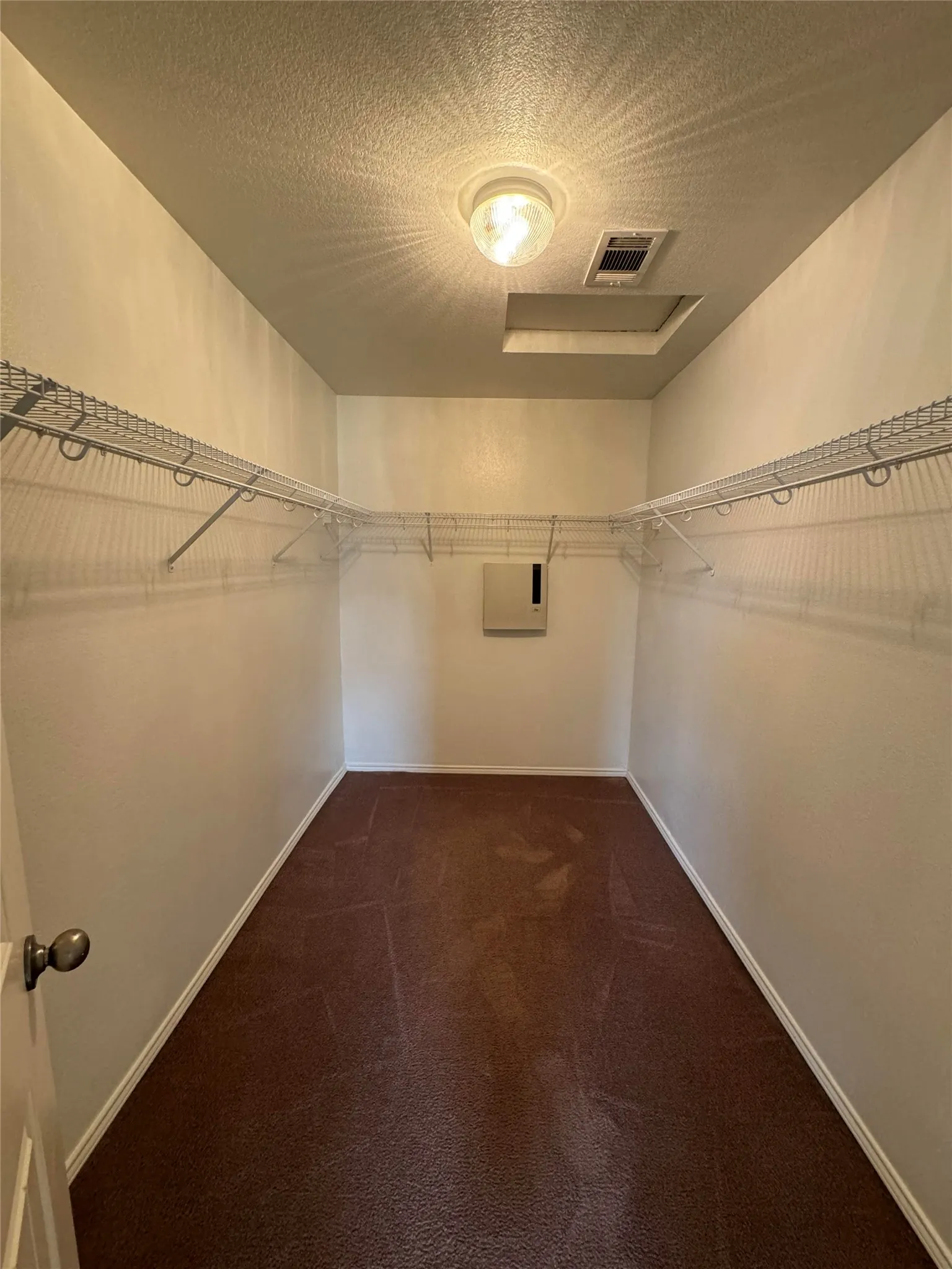 Single Family Residence For Rent in Kaufman County , 2009 Kings Forest Drive, Heartland, Texas 75126, 3 Bedroom, 2 Bathroom, 2 Garage spaces, 1,643 Sqft, built in 2007, mls#21378892, Real Estate Agent in Heartland, Homes For Rent in Kaufman county, Homes For Rent in Heartland, Realtor in Heartland Texas, Real Estate Brokerage Independent Realty Texas, Luminita Cordes Realtor
