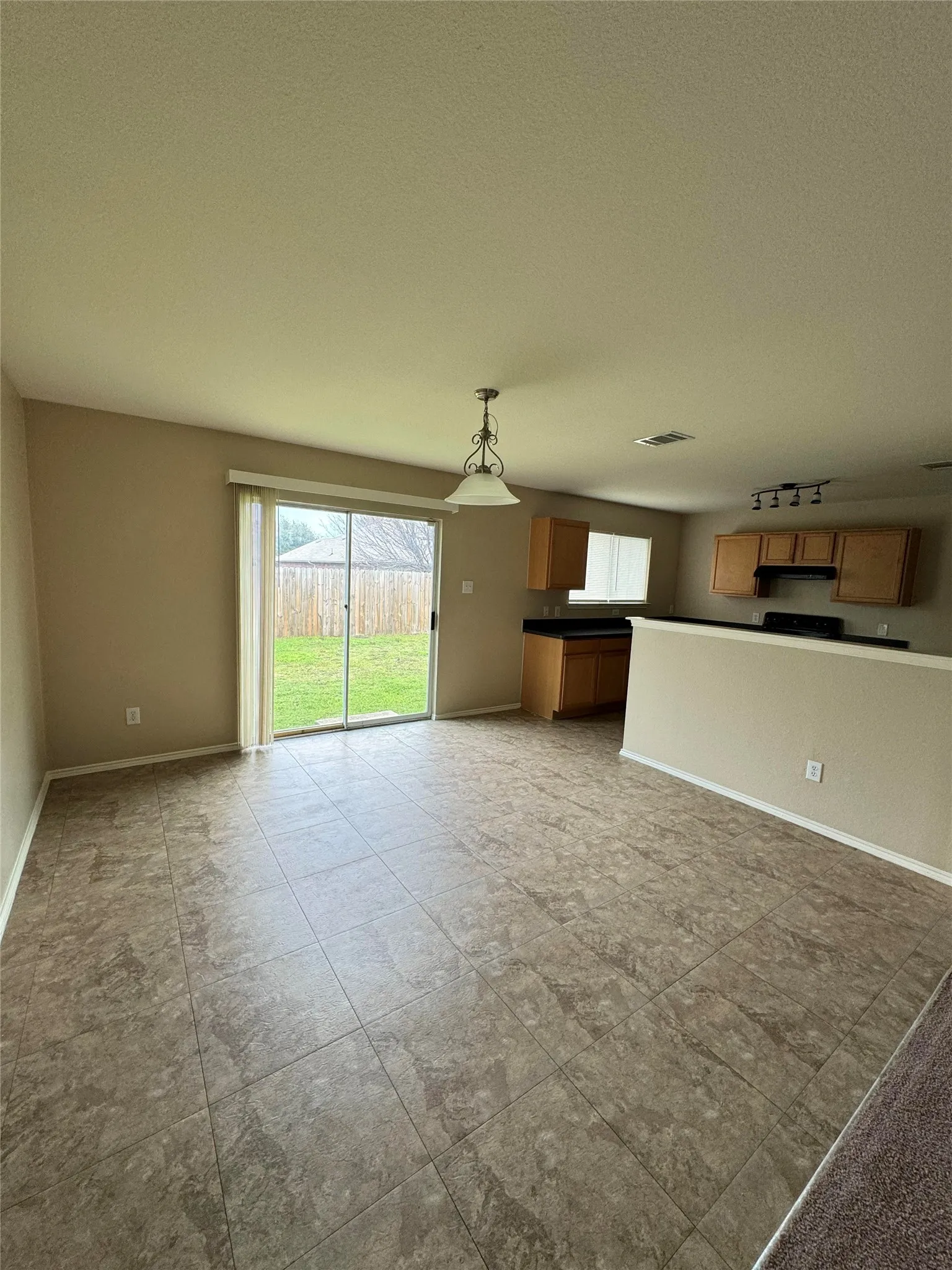 Single Family Residence For Rent in Kaufman County , 2009 Kings Forest Drive, Heartland, Texas 75126, 3 Bedroom, 2 Bathroom, 2 Garage spaces, 1,643 Sqft, built in 2007, mls#21378892, Real Estate Agent in Heartland, Homes For Rent in Kaufman county, Homes For Rent in Heartland, Realtor in Heartland Texas, Real Estate Brokerage Independent Realty Texas, Luminita Cordes Realtor
