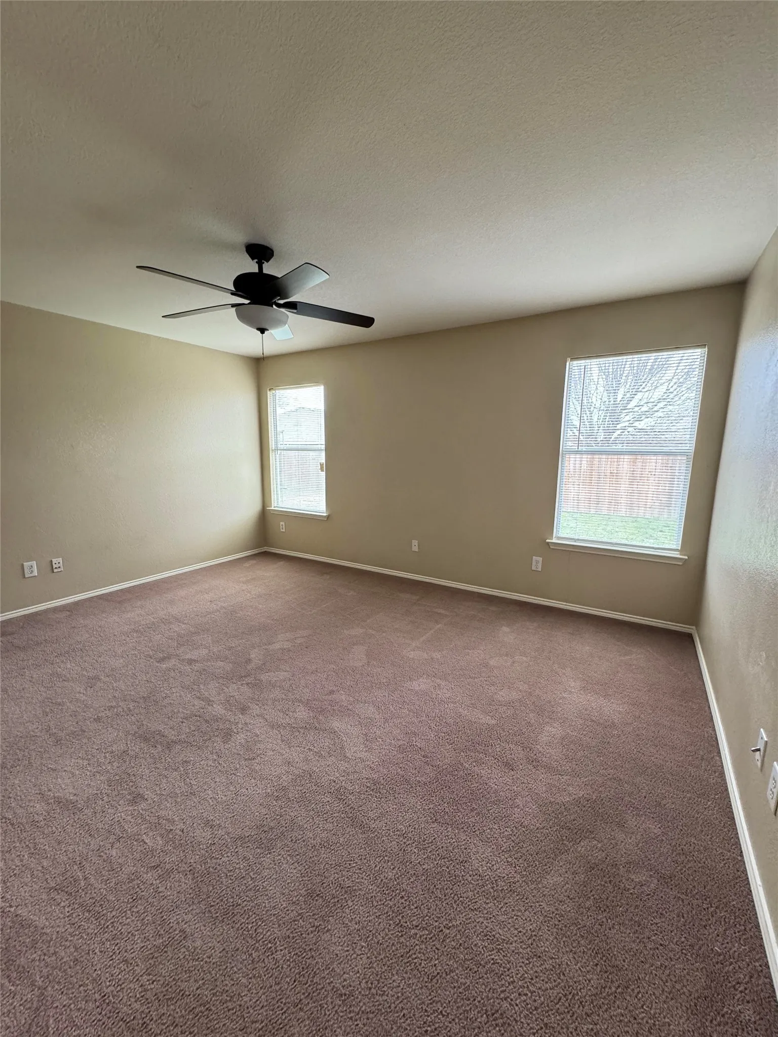 Single Family Residence For Rent in Kaufman County , 2009 Kings Forest Drive, Heartland, Texas 75126, 3 Bedroom, 2 Bathroom, 2 Garage spaces, 1,643 Sqft, built in 2007, mls#21378892, Real Estate Agent in Heartland, Homes For Rent in Kaufman county, Homes For Rent in Heartland, Realtor in Heartland Texas, Real Estate Brokerage Independent Realty Texas, Luminita Cordes Realtor