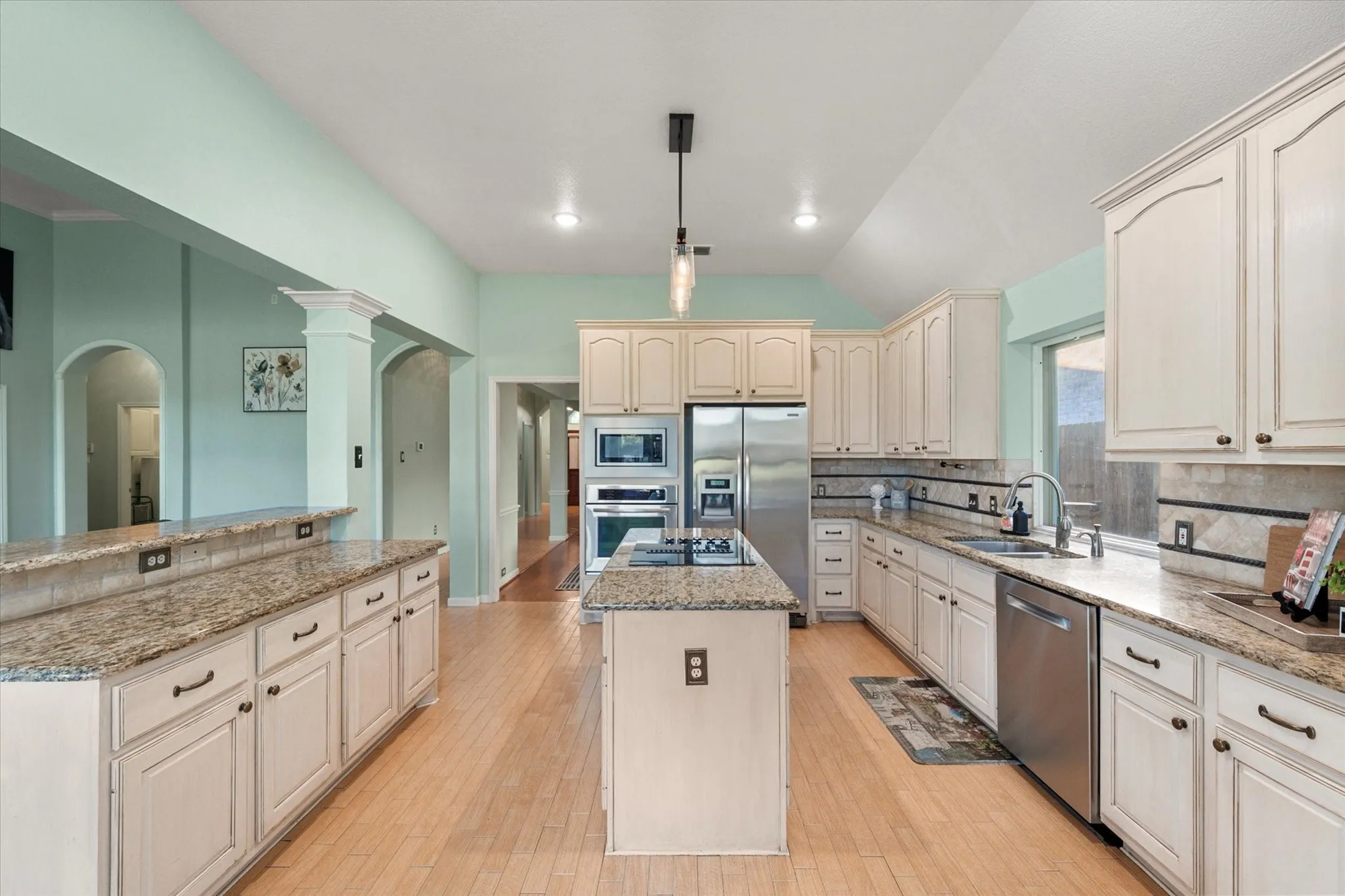 Single Family Residence For Sale in Tarrant County , 1002 Muirfield Drive, Mansfield, Texas 76063, 4 Bedroom, 3 Bathroom, 2 Garage spaces, 2,947 Sqft, built in 1996, mls#21374137, Real Estate Agent in Mansfield, Homes For Sale in Tarrant county, Homes For Sale in Mansfield, Realtor in Mansfield Texas, Real Estate Brokerage Independent Realty Texas, Luminita Cordes Realtor