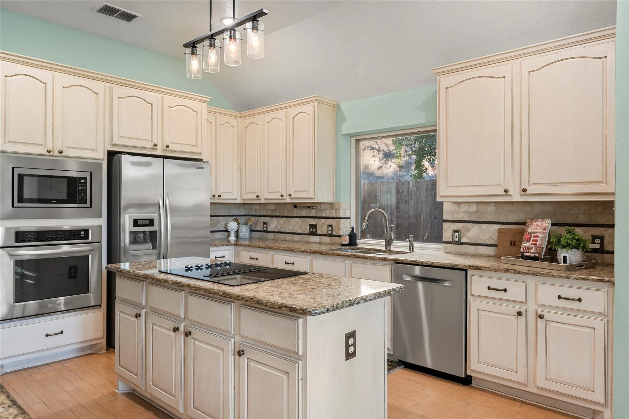 Single Family Residence For Sale in Tarrant County , 1002 Muirfield Drive, Mansfield, Texas 76063, 4 Bedroom, 3 Bathroom, 2 Garage spaces, 2,947 Sqft, built in 1996, mls#21374137, Real Estate Agent in Mansfield, Homes For Sale in Tarrant county, Homes For Sale in Mansfield, Realtor in Mansfield Texas, Real Estate Brokerage Independent Realty Texas, Luminita Cordes Realtor
