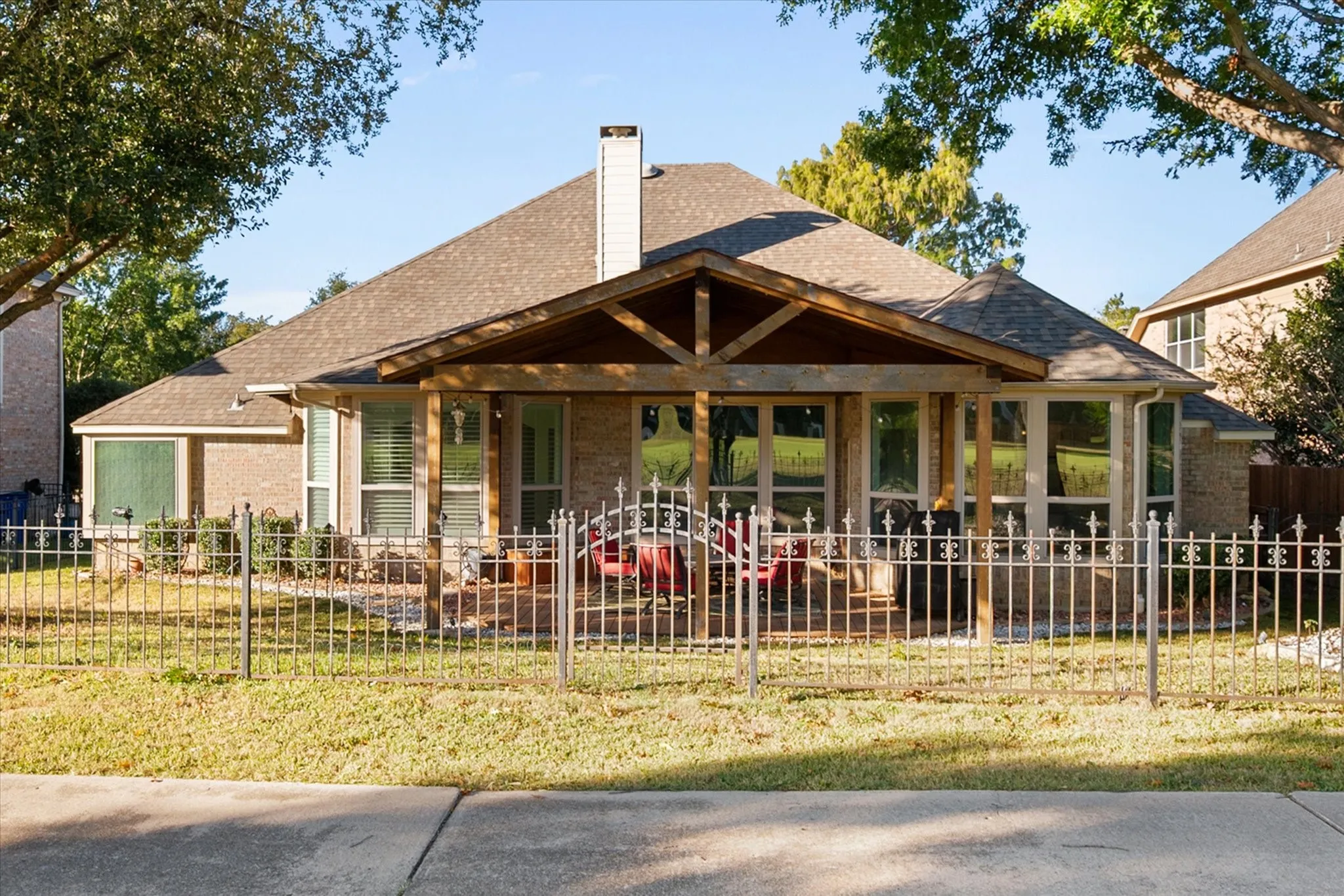 Single Family Residence For Sale in Tarrant County , 1002 Muirfield Drive, Mansfield, Texas 76063, 4 Bedroom, 3 Bathroom, 2 Garage spaces, 2,947 Sqft, built in 1996, mls#21374137, Real Estate Agent in Mansfield, Homes For Sale in Tarrant county, Homes For Sale in Mansfield, Realtor in Mansfield Texas, Real Estate Brokerage Independent Realty Texas, Luminita Cordes Realtor