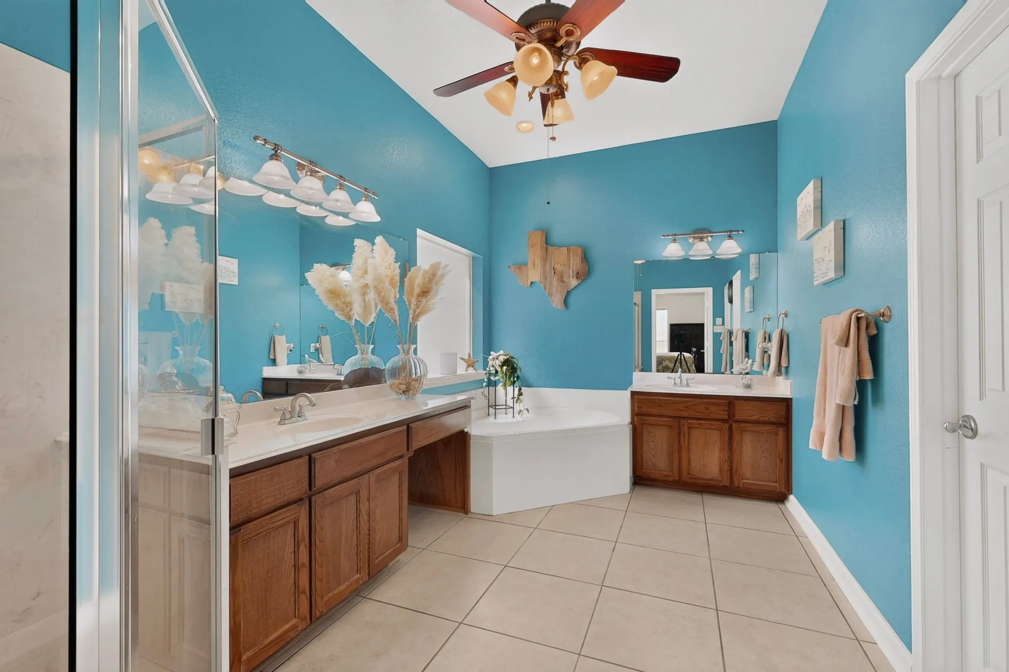 Single Family Residence For Sale in Bosque County , 248 Fm 3118, Clifton, Texas 76634, 3 Bedroom, 2 Bathroom, 6 Garage spaces, 2,343 Sqft, built in 2006, mls#21378321, Real Estate Agent in Clifton, Homes For Sale in Bosque county, Homes For Sale in Clifton, Realtor in Clifton Texas, Real Estate Brokerage Independent Realty Texas, Luminita Cordes Realtor