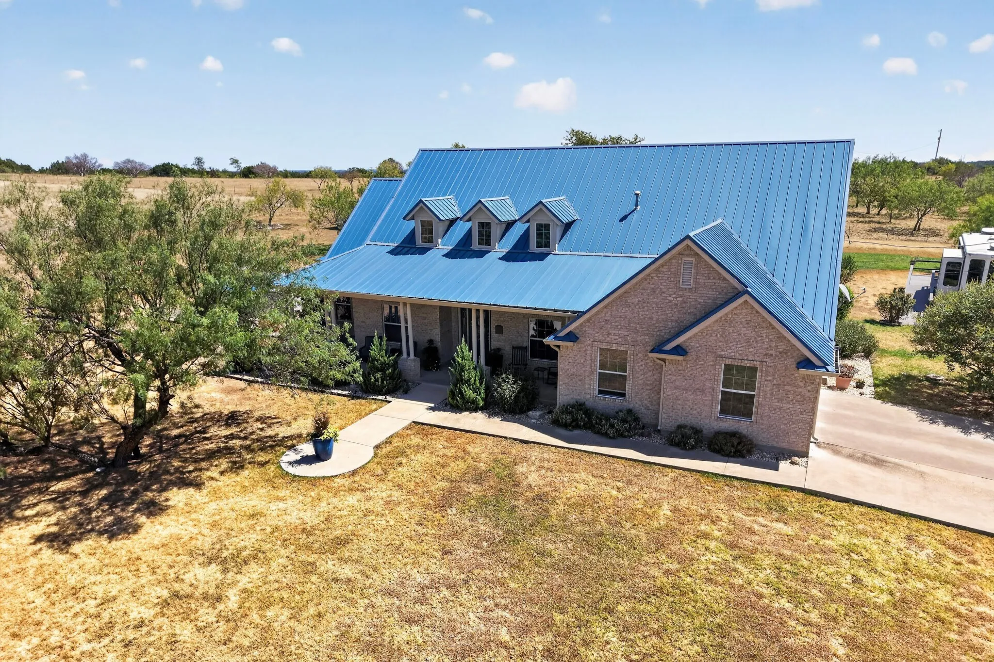 Single Family Residence For Sale in Bosque County , 248 Fm 3118, Clifton, Texas 76634, 3 Bedroom, 2 Bathroom, 6 Garage spaces, 2,343 Sqft, built in 2006, mls#21378321, Real Estate Agent in Clifton, Homes For Sale in Bosque county, Homes For Sale in Clifton, Realtor in Clifton Texas, Real Estate Brokerage Independent Realty Texas, Luminita Cordes Realtor