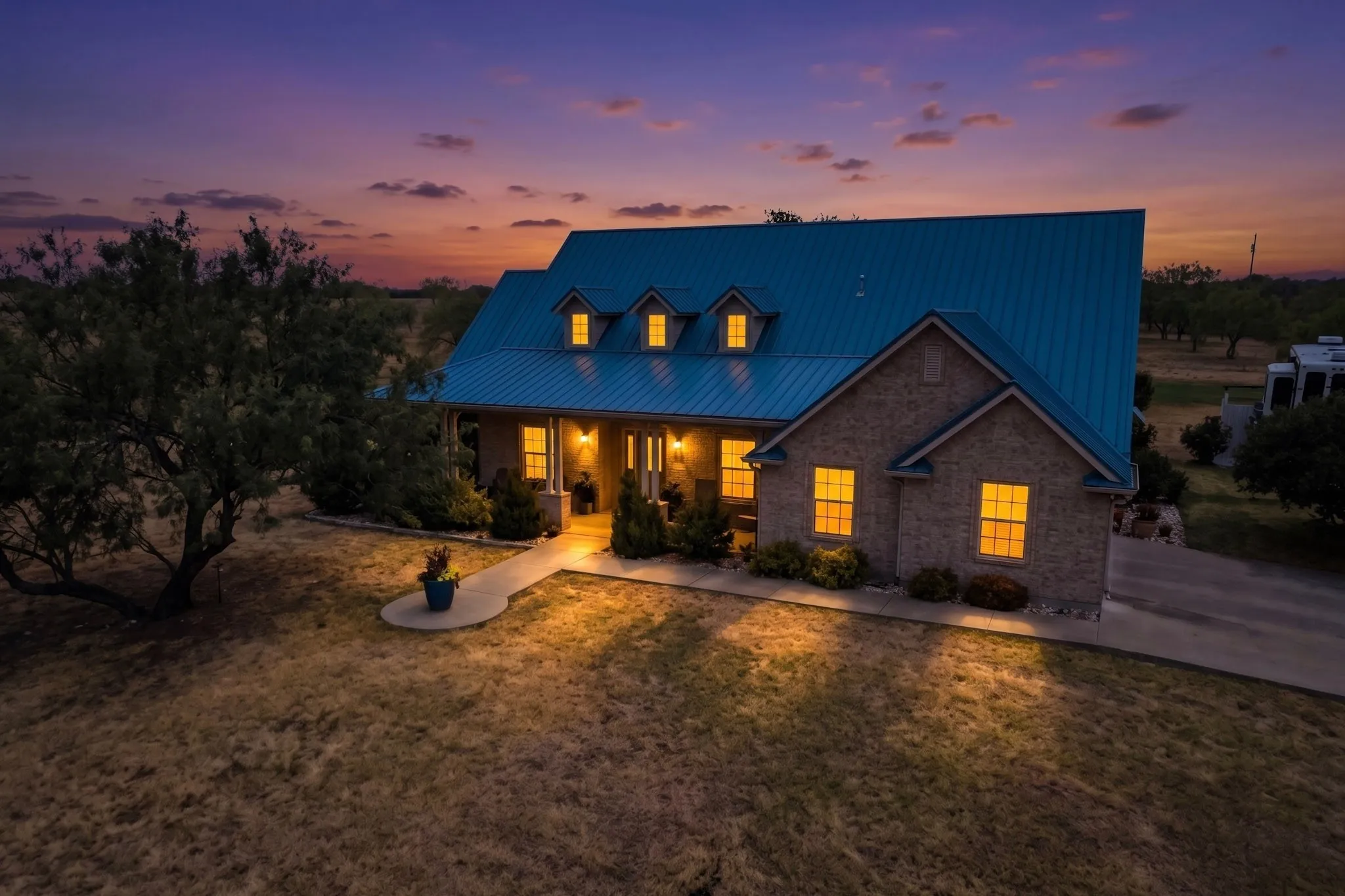 Single Family Residence For Sale in Bosque County , 248 Fm 3118, Clifton, Texas 76634, 3 Bedroom, 2 Bathroom, 6 Garage spaces, 2,343 Sqft, built in 2006, mls#21378321, Real Estate Agent in Clifton, Homes For Sale in Bosque county, Homes For Sale in Clifton, Realtor in Clifton Texas, Real Estate Brokerage Independent Realty Texas, Luminita Cordes Realtor