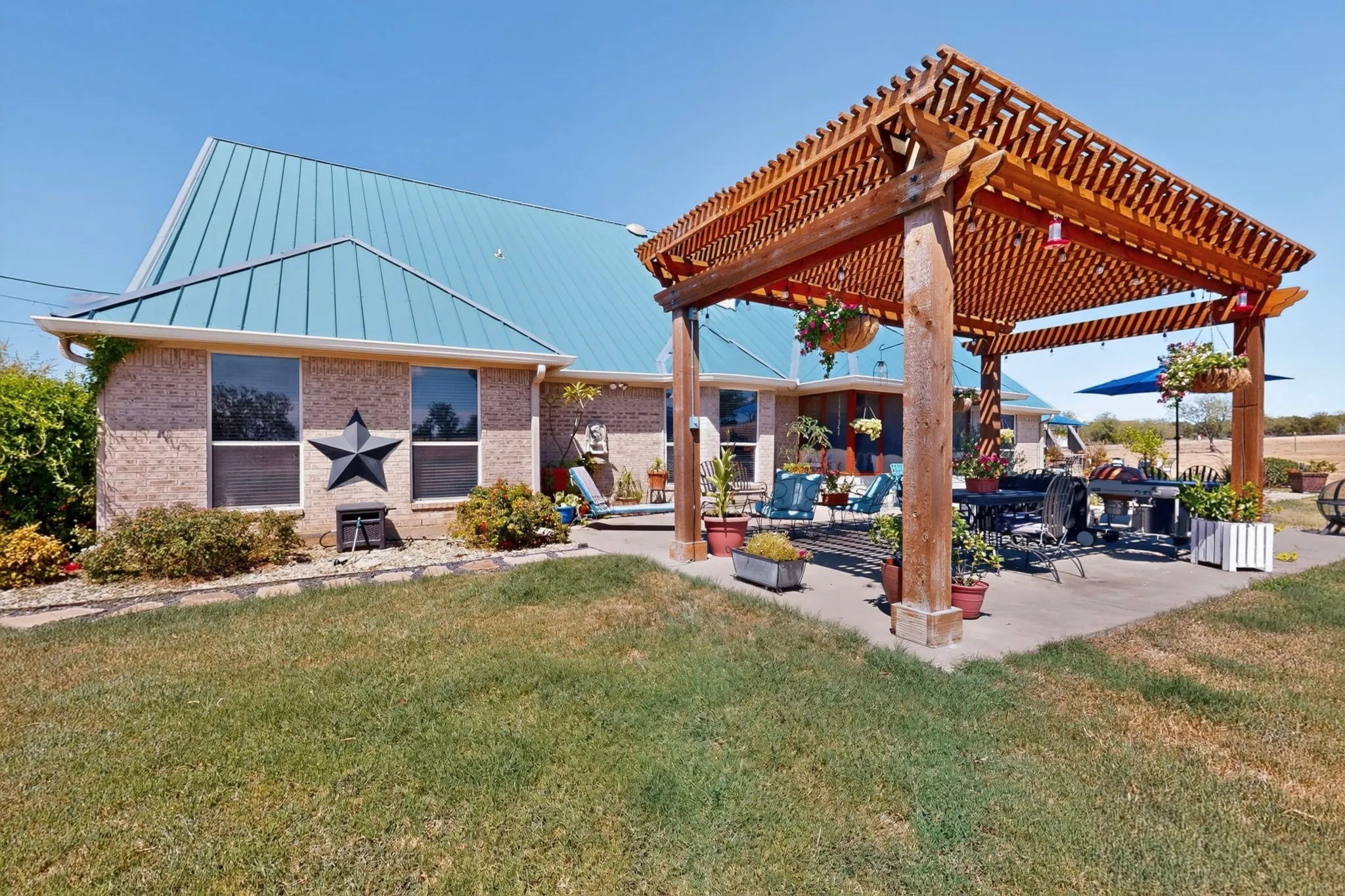 Single Family Residence For Sale in Bosque County , 248 Fm 3118, Clifton, Texas 76634, 3 Bedroom, 2 Bathroom, 6 Garage spaces, 2,343 Sqft, built in 2006, mls#21378321, Real Estate Agent in Clifton, Homes For Sale in Bosque county, Homes For Sale in Clifton, Realtor in Clifton Texas, Real Estate Brokerage Independent Realty Texas, Luminita Cordes Realtor