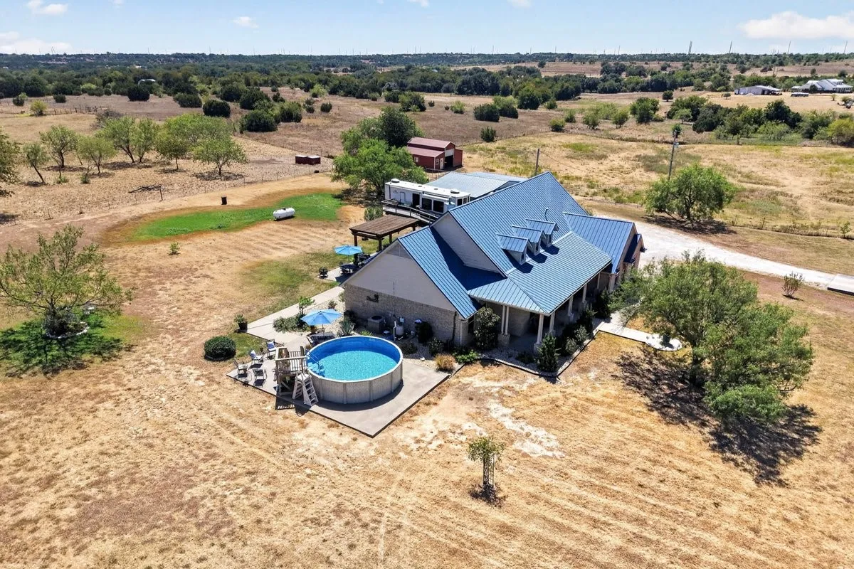 Single Family Residence For Sale in Bosque County , 248 Fm 3118, Clifton, Texas 76634, 3 Bedroom, 2 Bathroom, 6 Garage spaces, 2,343 Sqft, built in 2006, mls#21378321, Real Estate Agent in Clifton, Homes For Sale in Bosque county, Homes For Sale in Clifton, Realtor in Clifton Texas, Real Estate Brokerage Independent Realty Texas, Luminita Cordes Realtor
