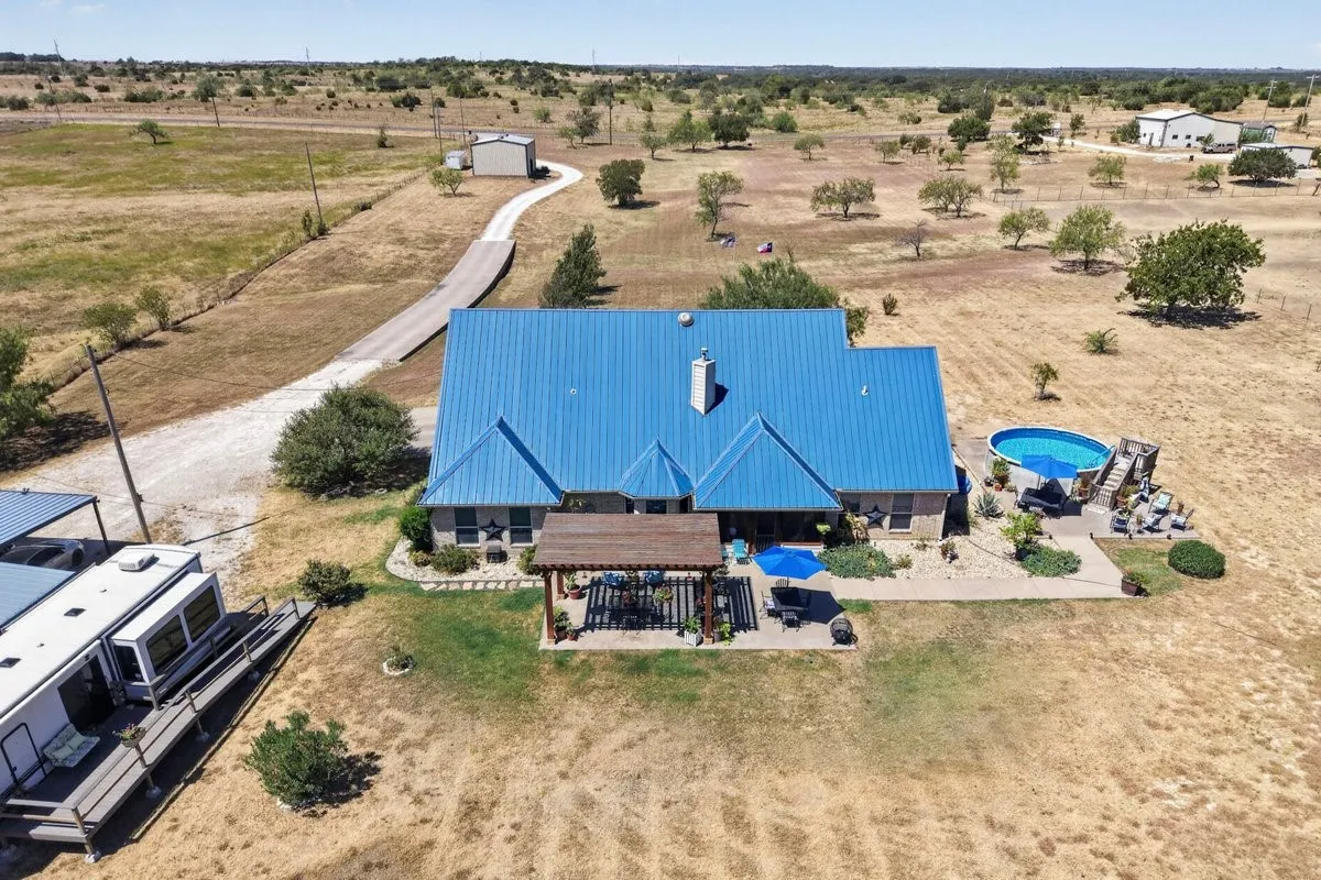 Single Family Residence For Sale in Bosque County , 248 Fm 3118, Clifton, Texas 76634, 3 Bedroom, 2 Bathroom, 6 Garage spaces, 2,343 Sqft, built in 2006, mls#21378321, Real Estate Agent in Clifton, Homes For Sale in Bosque county, Homes For Sale in Clifton, Realtor in Clifton Texas, Real Estate Brokerage Independent Realty Texas, Luminita Cordes Realtor