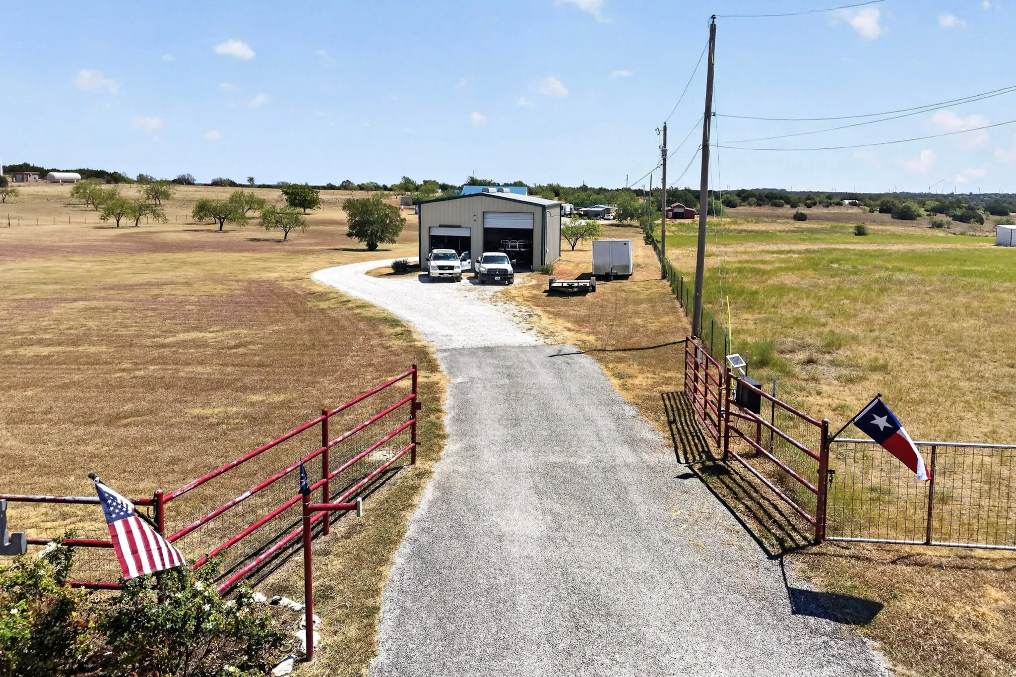 Single Family Residence For Sale in Bosque County , 248 Fm 3118, Clifton, Texas 76634, 3 Bedroom, 2 Bathroom, 6 Garage spaces, 2,343 Sqft, built in 2006, mls#21378321, Real Estate Agent in Clifton, Homes For Sale in Bosque county, Homes For Sale in Clifton, Realtor in Clifton Texas, Real Estate Brokerage Independent Realty Texas, Luminita Cordes Realtor