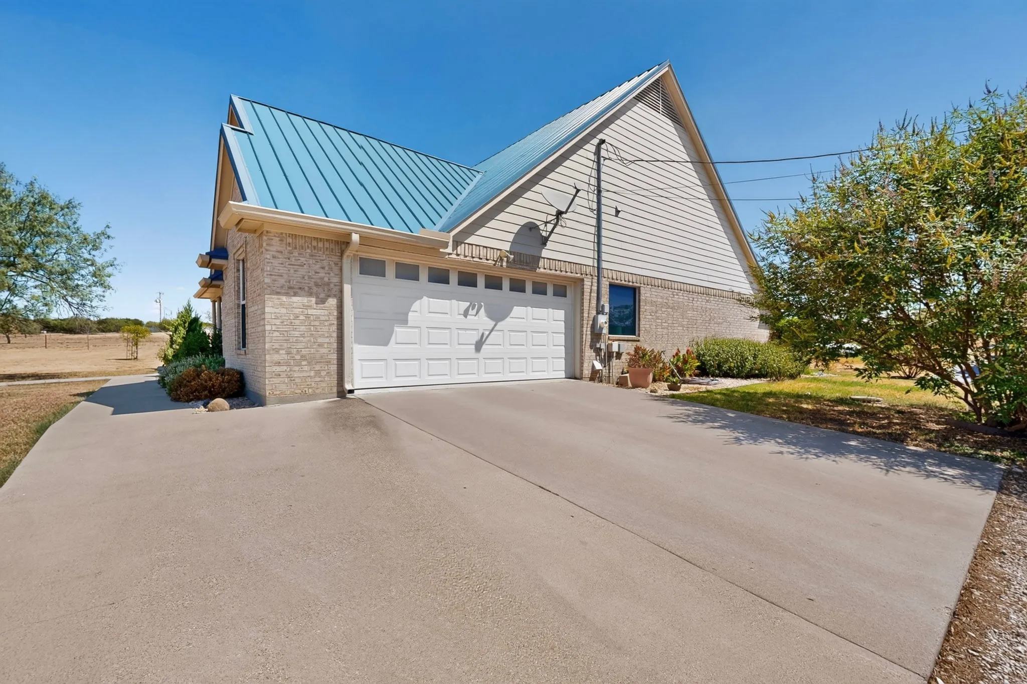 Single Family Residence For Sale in Bosque County , 248 Fm 3118, Clifton, Texas 76634, 3 Bedroom, 2 Bathroom, 6 Garage spaces, 2,343 Sqft, built in 2006, mls#21378321, Real Estate Agent in Clifton, Homes For Sale in Bosque county, Homes For Sale in Clifton, Realtor in Clifton Texas, Real Estate Brokerage Independent Realty Texas, Luminita Cordes Realtor