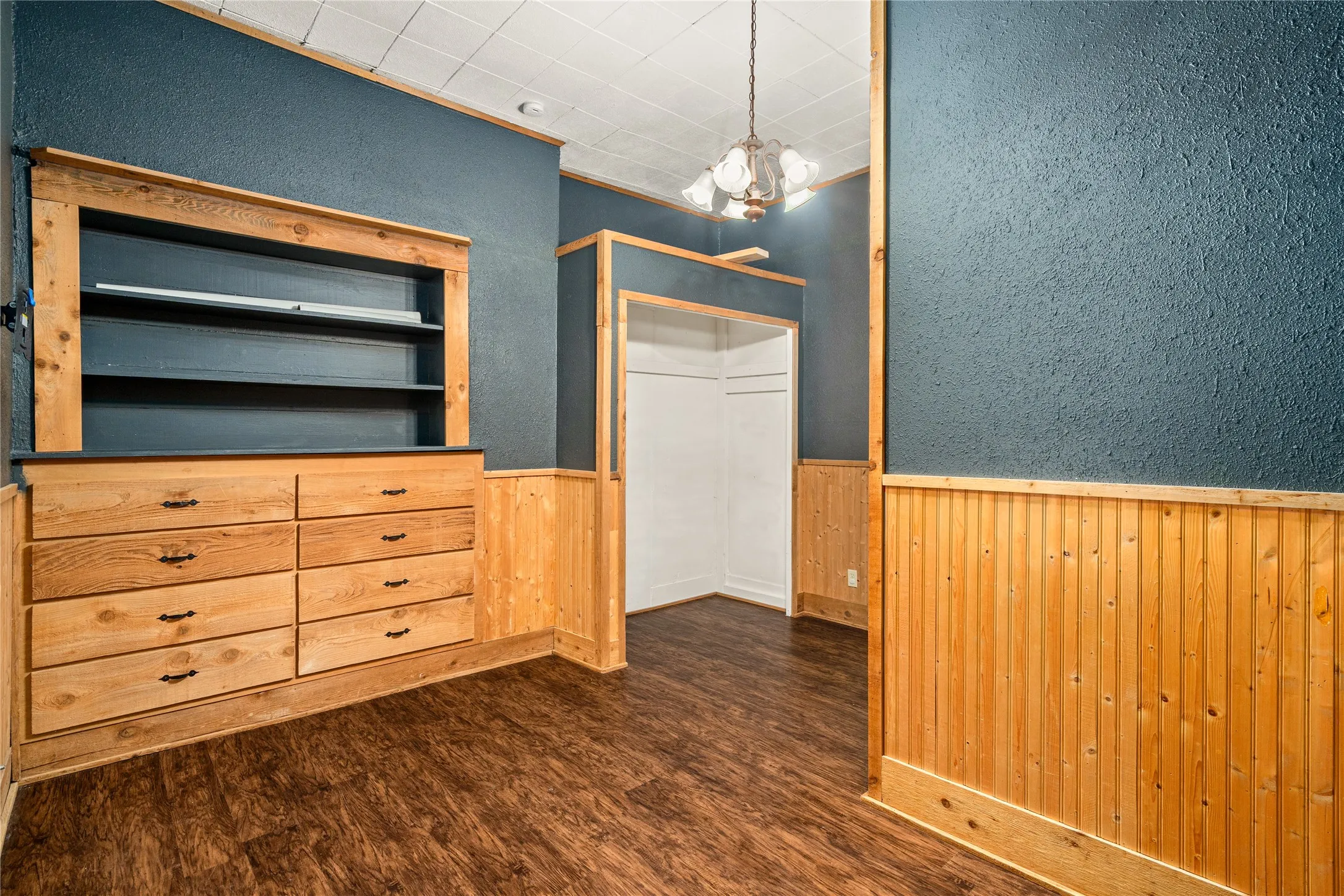 Single Family Residence For Sale in Hunt County , 1216 Wesley Street, Greenville, Texas 75401, 3 Bedroom, 1 Bathroom, 1 Garage spaces, 1,172 Sqft, built in 1975, mls#21378901, Real Estate Agent in Greenville, Homes For Sale in Hunt county, Homes For Sale in Greenville, Realtor in Greenville Texas, Real Estate Brokerage Independent Realty Texas, Luminita Cordes Realtor