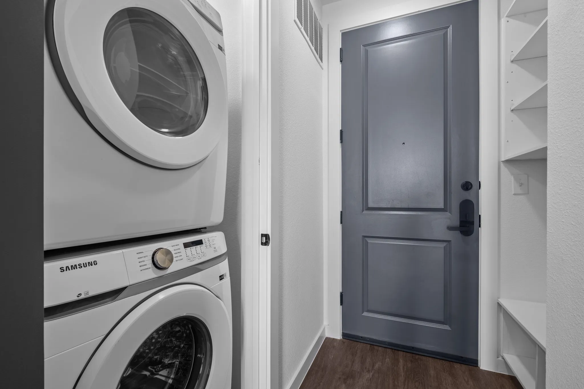 Apartment For Rent in Dallas County , 1100 N Zang Boulevard 207, Dallas, Texas 75203, 2 Bedroom, 2 Bathroom, Garage spaces, 1,277 Sqft, built in 2023, mls#21378906, Real Estate Agent in Dallas, Homes For Rent in Dallas county, Homes For Rent in Dallas, Realtor in Dallas Texas, Real Estate Brokerage Independent Realty Texas, Luminita Cordes Realtor