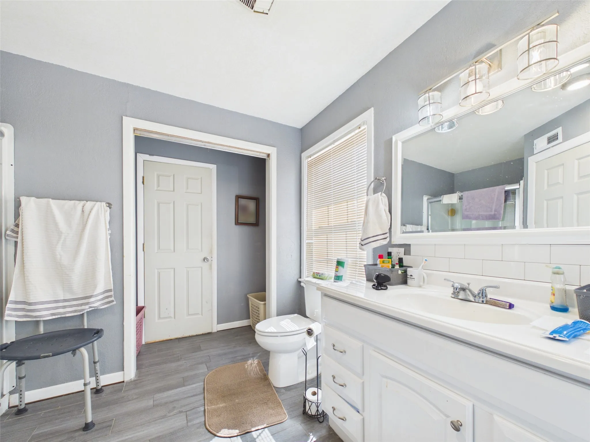 Single Family Residence For Sale in Wichita County , 711 West Avenue, Electra, Texas 76360, 3 Bedroom, 2 Bathroom, Garage spaces, 1,447 Sqft, built in 1955, mls#21378894, Real Estate Agent in Electra, Homes For Sale in Wichita county, Homes For Sale in Electra, Realtor in Electra Texas, Real Estate Brokerage Independent Realty Texas, Luminita Cordes Realtor