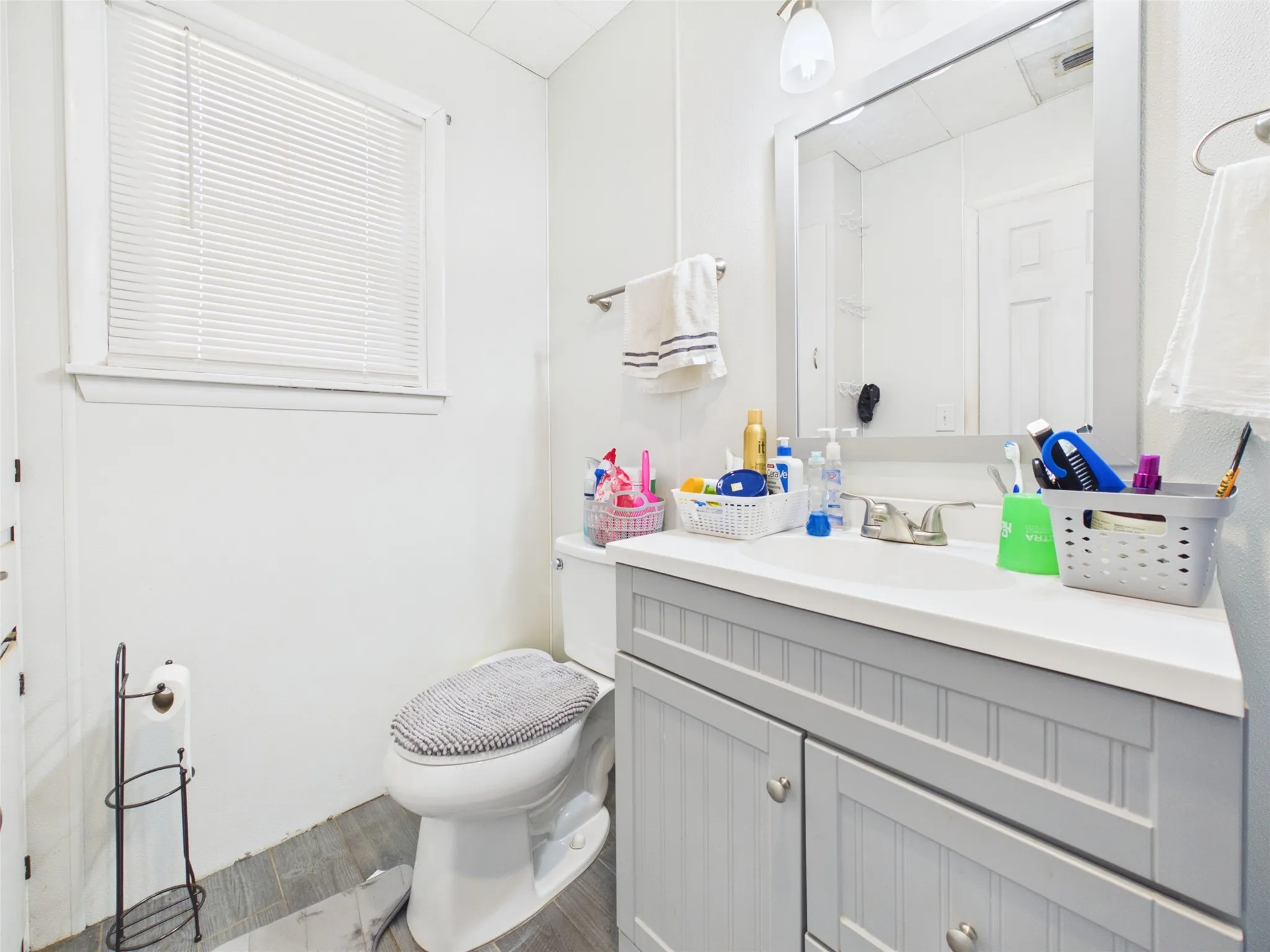 Single Family Residence For Sale in Wichita County , 711 West Avenue, Electra, Texas 76360, 3 Bedroom, 2 Bathroom, Garage spaces, 1,447 Sqft, built in 1955, mls#21378894, Real Estate Agent in Electra, Homes For Sale in Wichita county, Homes For Sale in Electra, Realtor in Electra Texas, Real Estate Brokerage Independent Realty Texas, Luminita Cordes Realtor