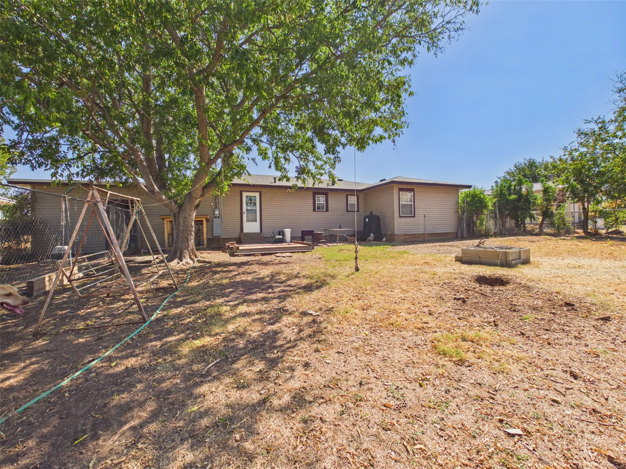 Single Family Residence For Sale in Wichita County , 711 West Avenue, Electra, Texas 76360, 3 Bedroom, 2 Bathroom, Garage spaces, 1,447 Sqft, built in 1955, mls#21378894, Real Estate Agent in Electra, Homes For Sale in Wichita county, Homes For Sale in Electra, Realtor in Electra Texas, Real Estate Brokerage Independent Realty Texas, Luminita Cordes Realtor