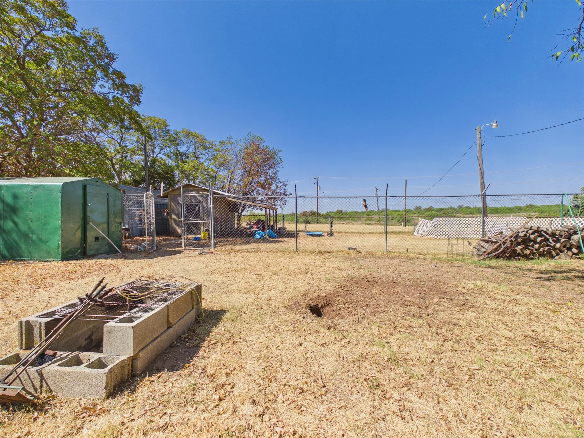 Single Family Residence For Sale in Wichita County , 711 West Avenue, Electra, Texas 76360, 3 Bedroom, 2 Bathroom, Garage spaces, 1,447 Sqft, built in 1955, mls#21378894, Real Estate Agent in Electra, Homes For Sale in Wichita county, Homes For Sale in Electra, Realtor in Electra Texas, Real Estate Brokerage Independent Realty Texas, Luminita Cordes Realtor