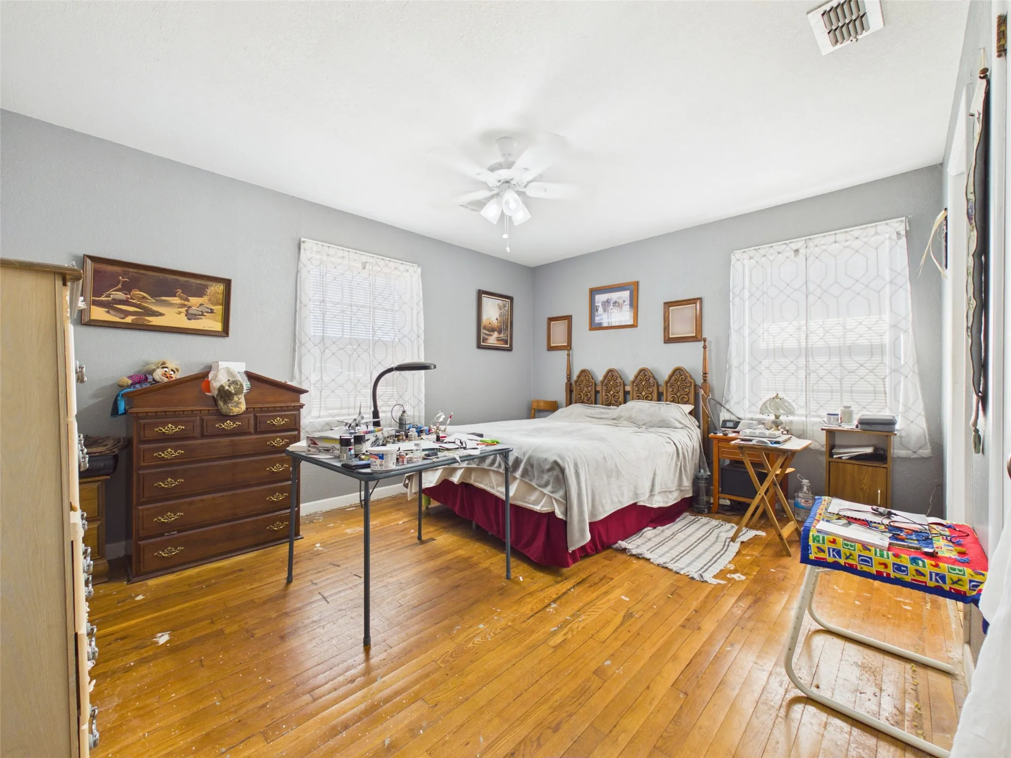 Single Family Residence For Sale in Wichita County , 711 West Avenue, Electra, Texas 76360, 3 Bedroom, 2 Bathroom, Garage spaces, 1,447 Sqft, built in 1955, mls#21378894, Real Estate Agent in Electra, Homes For Sale in Wichita county, Homes For Sale in Electra, Realtor in Electra Texas, Real Estate Brokerage Independent Realty Texas, Luminita Cordes Realtor