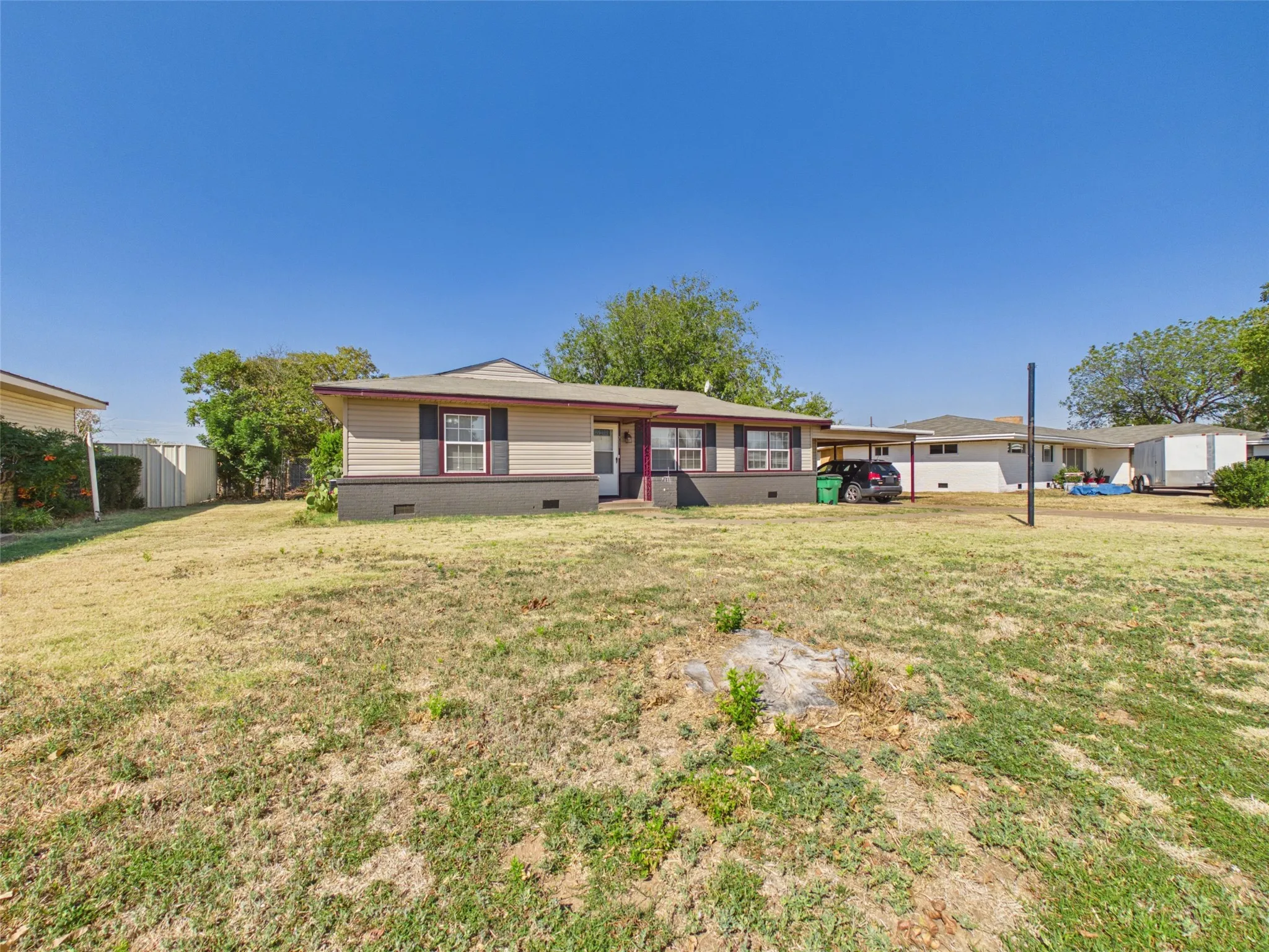 Single Family Residence For Sale in Wichita County , 711 West Avenue, Electra, Texas 76360, 3 Bedroom, 2 Bathroom, Garage spaces, 1,447 Sqft, built in 1955, mls#21378894, Real Estate Agent in Electra, Homes For Sale in Wichita county, Homes For Sale in Electra, Realtor in Electra Texas, Real Estate Brokerage Independent Realty Texas, Luminita Cordes Realtor