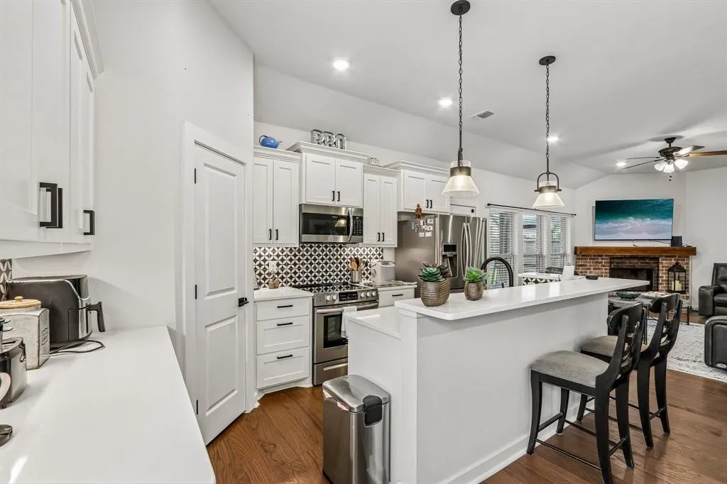 Single Family Residence For Sale in Grayson County , 114 Prairie Meadow Lane, Pottsboro, Texas 75076, 3 Bedroom, 2 Bathroom, 2 Garage spaces, 1,986 Sqft, built in 2020, mls#21374021, Real Estate Agent in Pottsboro, Homes For Sale in Grayson county, Homes For Sale in Pottsboro, Realtor in Pottsboro Texas, Real Estate Brokerage Independent Realty Texas, Luminita Cordes Realtor