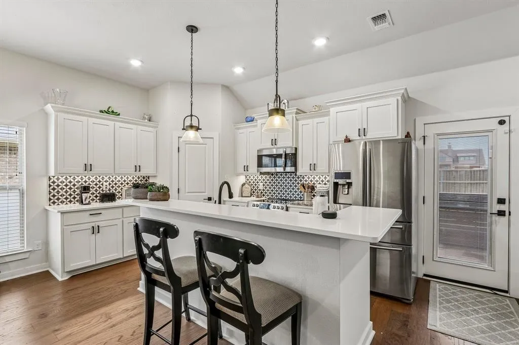Single Family Residence For Sale in Grayson County , 114 Prairie Meadow Lane, Pottsboro, Texas 75076, 3 Bedroom, 2 Bathroom, 2 Garage spaces, 1,986 Sqft, built in 2020, mls#21374021, Real Estate Agent in Pottsboro, Homes For Sale in Grayson county, Homes For Sale in Pottsboro, Realtor in Pottsboro Texas, Real Estate Brokerage Independent Realty Texas, Luminita Cordes Realtor