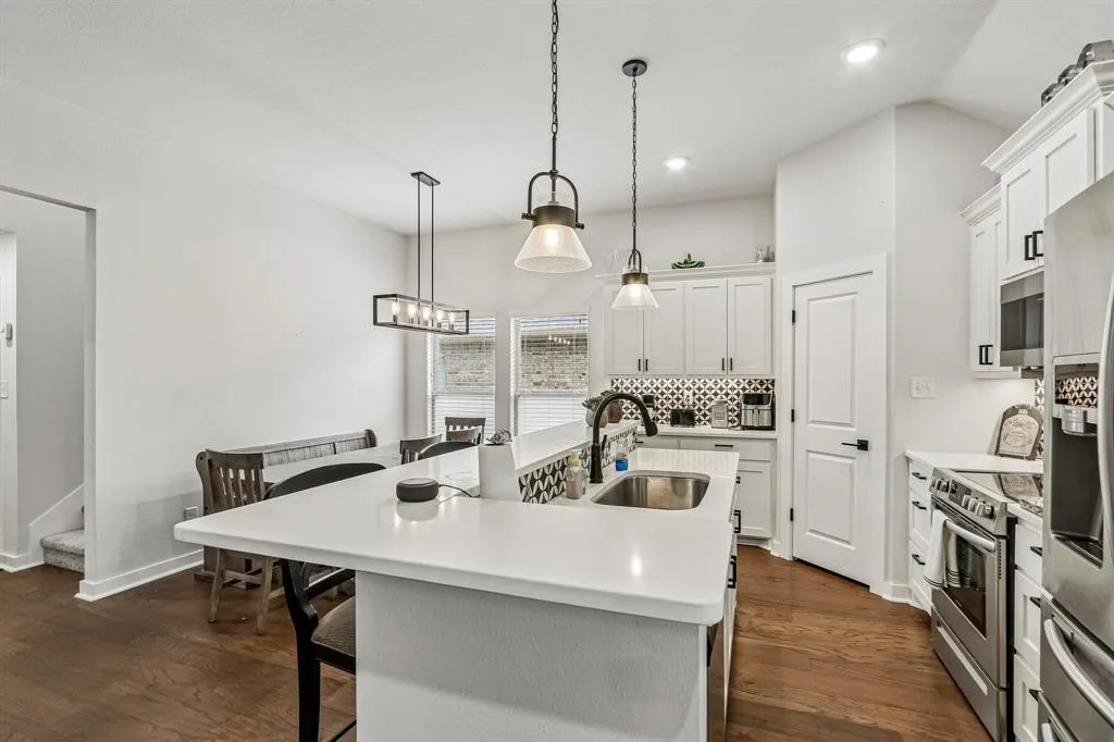 Single Family Residence For Sale in Grayson County , 114 Prairie Meadow Lane, Pottsboro, Texas 75076, 3 Bedroom, 2 Bathroom, 2 Garage spaces, 1,986 Sqft, built in 2020, mls#21374021, Real Estate Agent in Pottsboro, Homes For Sale in Grayson county, Homes For Sale in Pottsboro, Realtor in Pottsboro Texas, Real Estate Brokerage Independent Realty Texas, Luminita Cordes Realtor