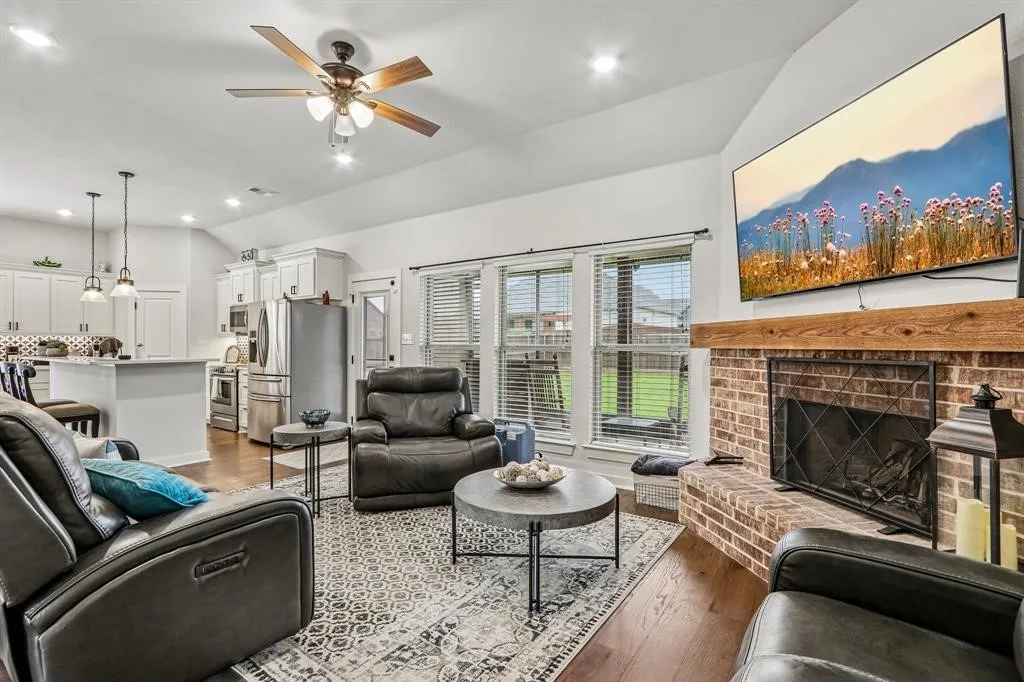 Single Family Residence For Sale in Grayson County , 114 Prairie Meadow Lane, Pottsboro, Texas 75076, 3 Bedroom, 2 Bathroom, 2 Garage spaces, 1,986 Sqft, built in 2020, mls#21374021, Real Estate Agent in Pottsboro, Homes For Sale in Grayson county, Homes For Sale in Pottsboro, Realtor in Pottsboro Texas, Real Estate Brokerage Independent Realty Texas, Luminita Cordes Realtor