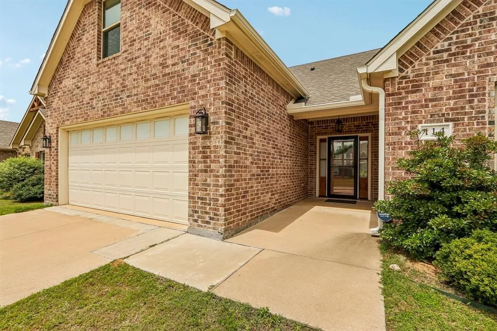 Single Family Residence For Sale in Grayson County , 114 Prairie Meadow Lane, Pottsboro, Texas 75076, 3 Bedroom, 2 Bathroom, 2 Garage spaces, 1,986 Sqft, built in 2020, mls#21374021, Real Estate Agent in Pottsboro, Homes For Sale in Grayson county, Homes For Sale in Pottsboro, Realtor in Pottsboro Texas, Real Estate Brokerage Independent Realty Texas, Luminita Cordes Realtor