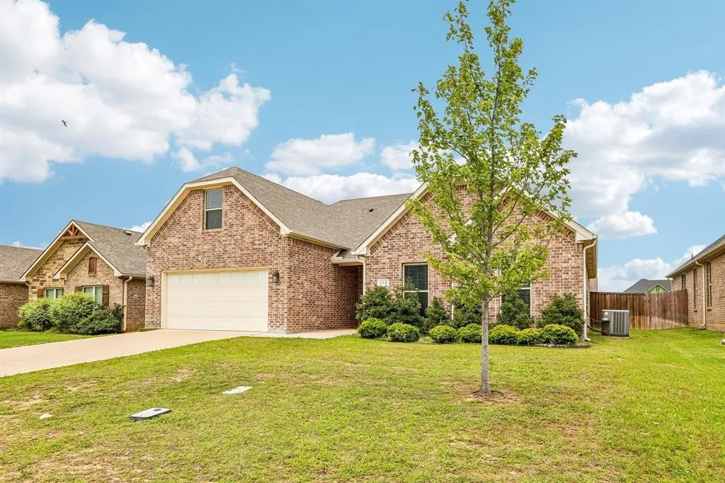 Single Family Residence For Sale in Grayson County , 114 Prairie Meadow Lane, Pottsboro, Texas 75076, 3 Bedroom, 2 Bathroom, 2 Garage spaces, 1,986 Sqft, built in 2020, mls#21374021, Real Estate Agent in Pottsboro, Homes For Sale in Grayson county, Homes For Sale in Pottsboro, Realtor in Pottsboro Texas, Real Estate Brokerage Independent Realty Texas, Luminita Cordes Realtor